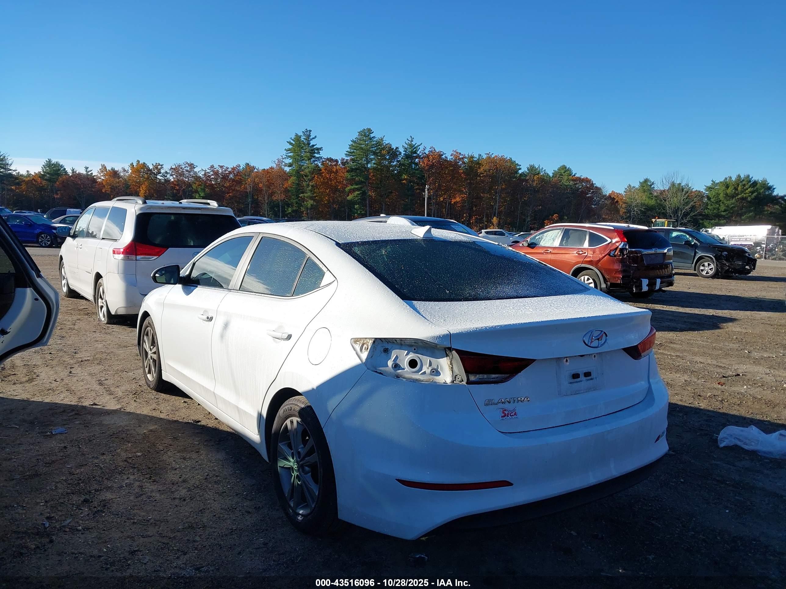 HYUNDAI ELANTRA image 3