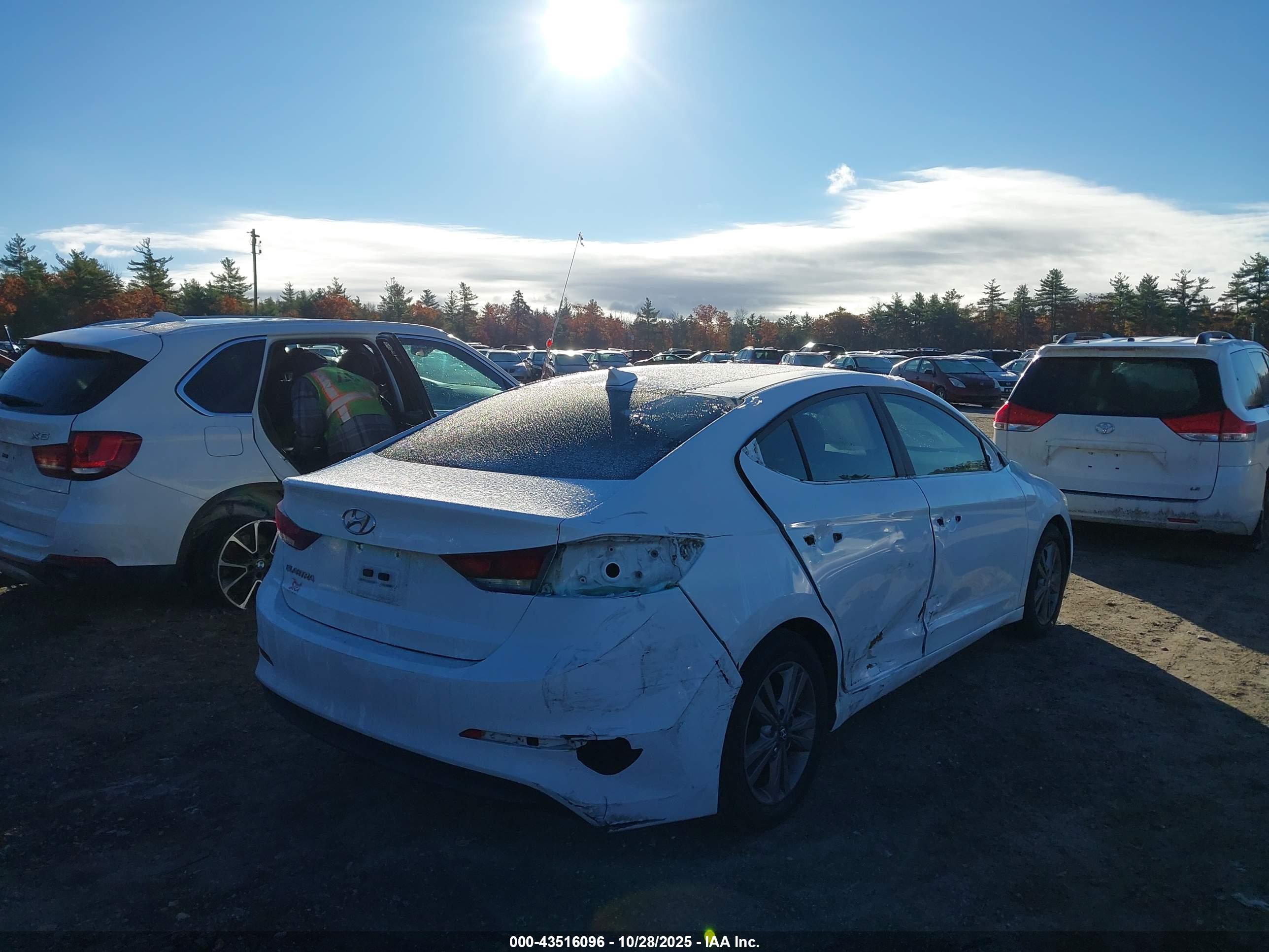 HYUNDAI ELANTRA image 4