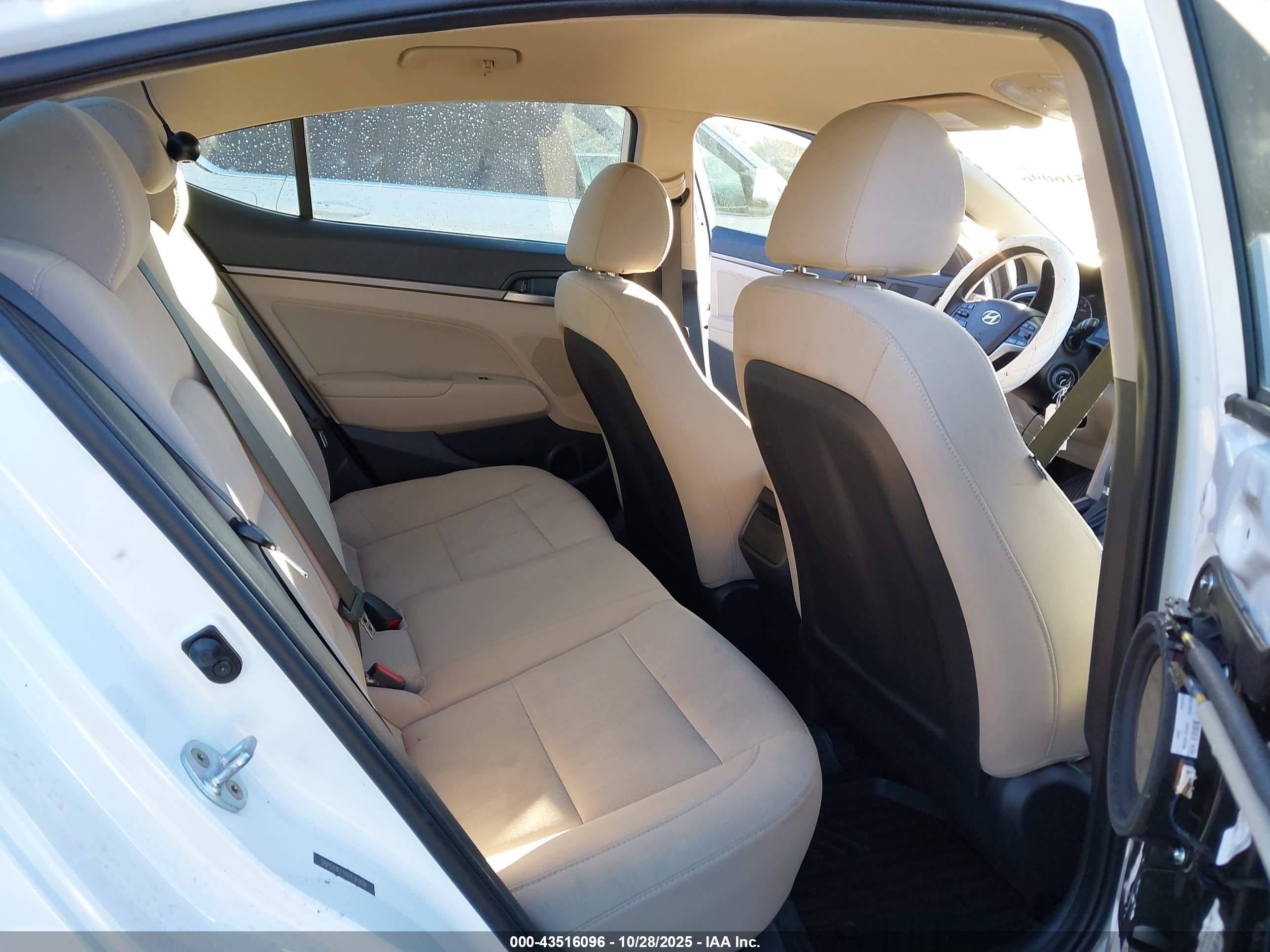 HYUNDAI ELANTRA image 8
