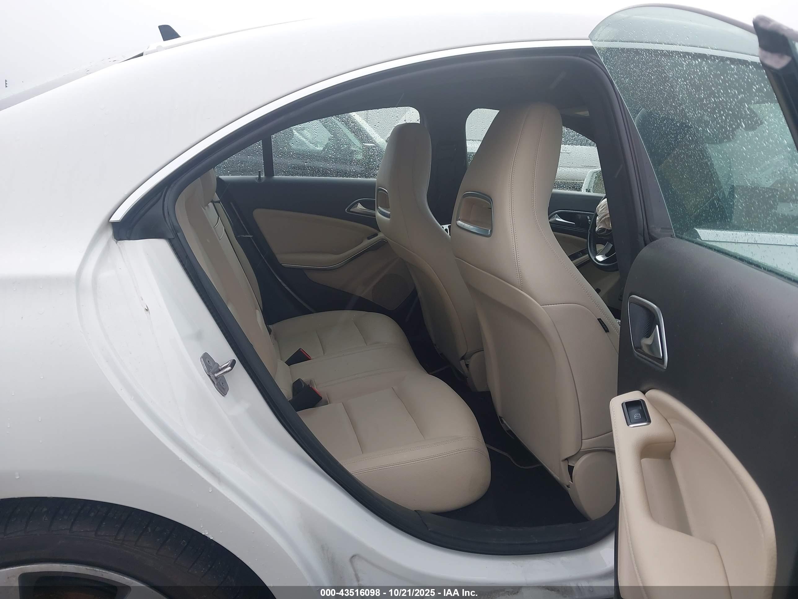 MERCEDES-BENZ CLA image 8