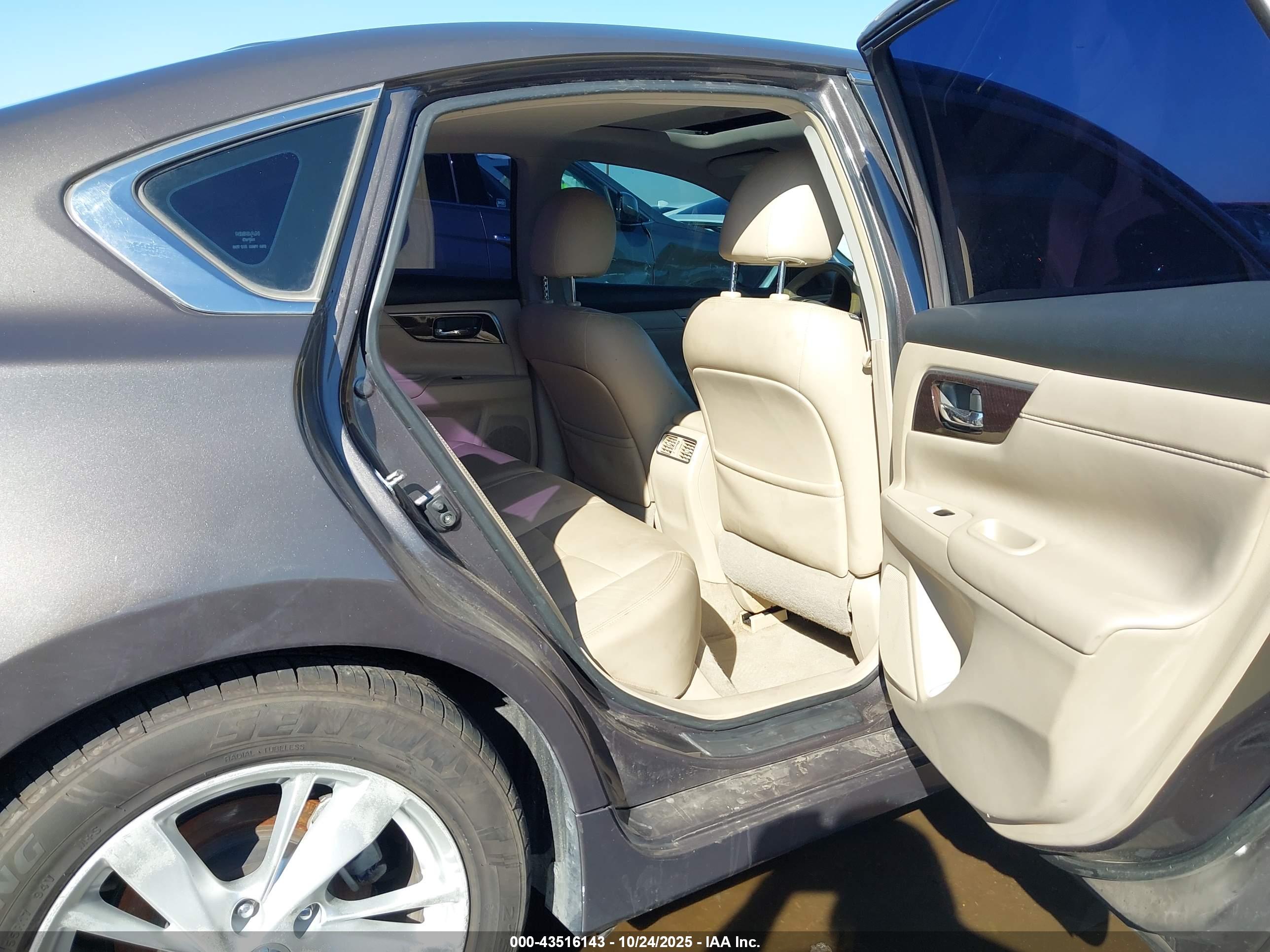 NISSAN ALTIMA image 8