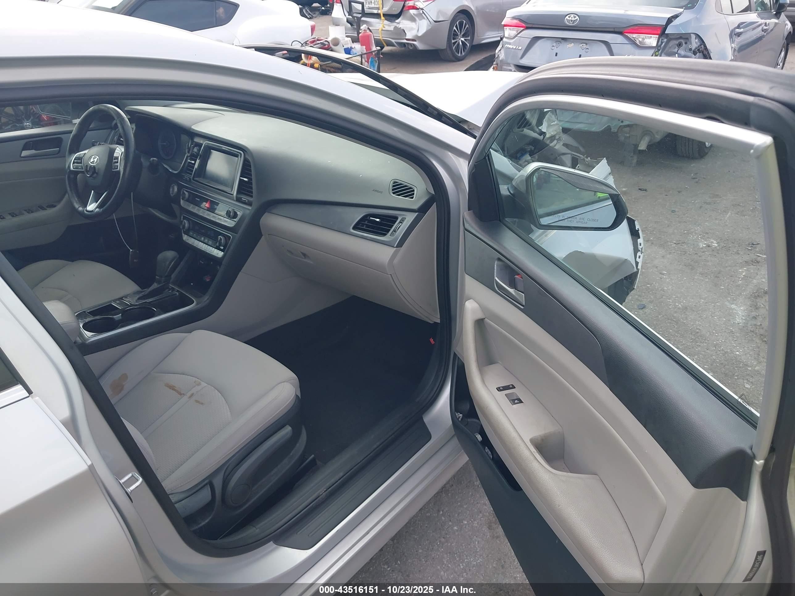 HYUNDAI SONATA image 5