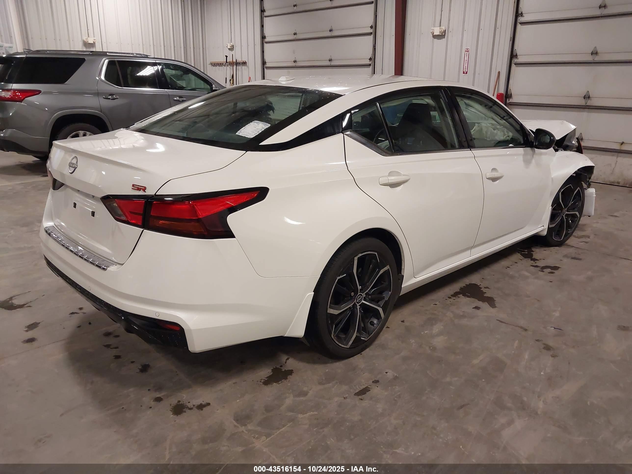 NISSAN ALTIMA image 4