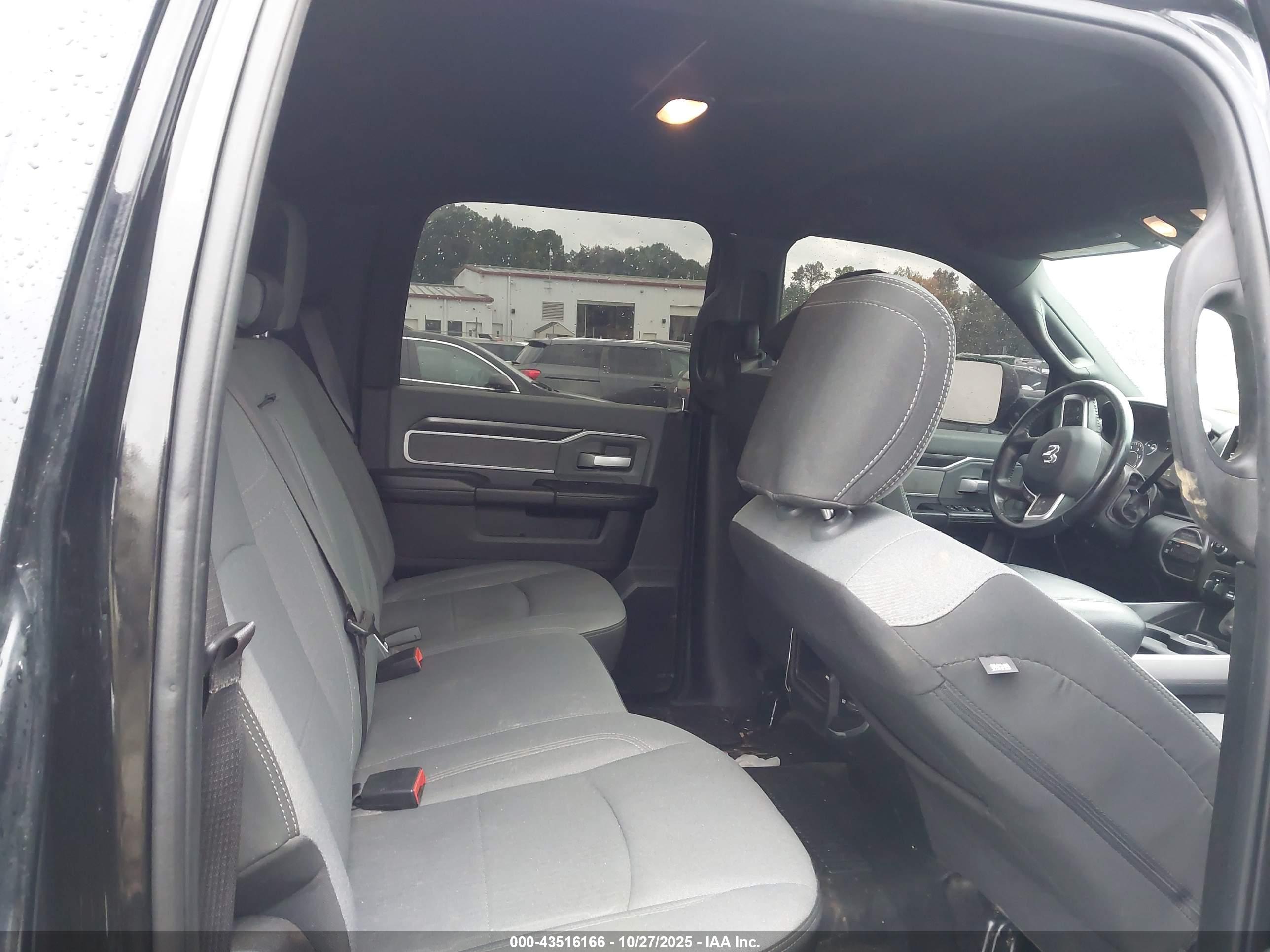 RAM 2500 image 8