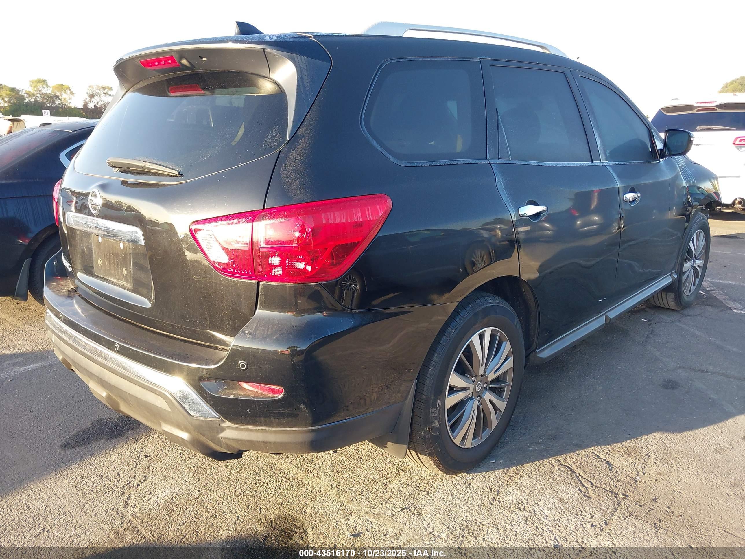 NISSAN PATHFINDER image 4