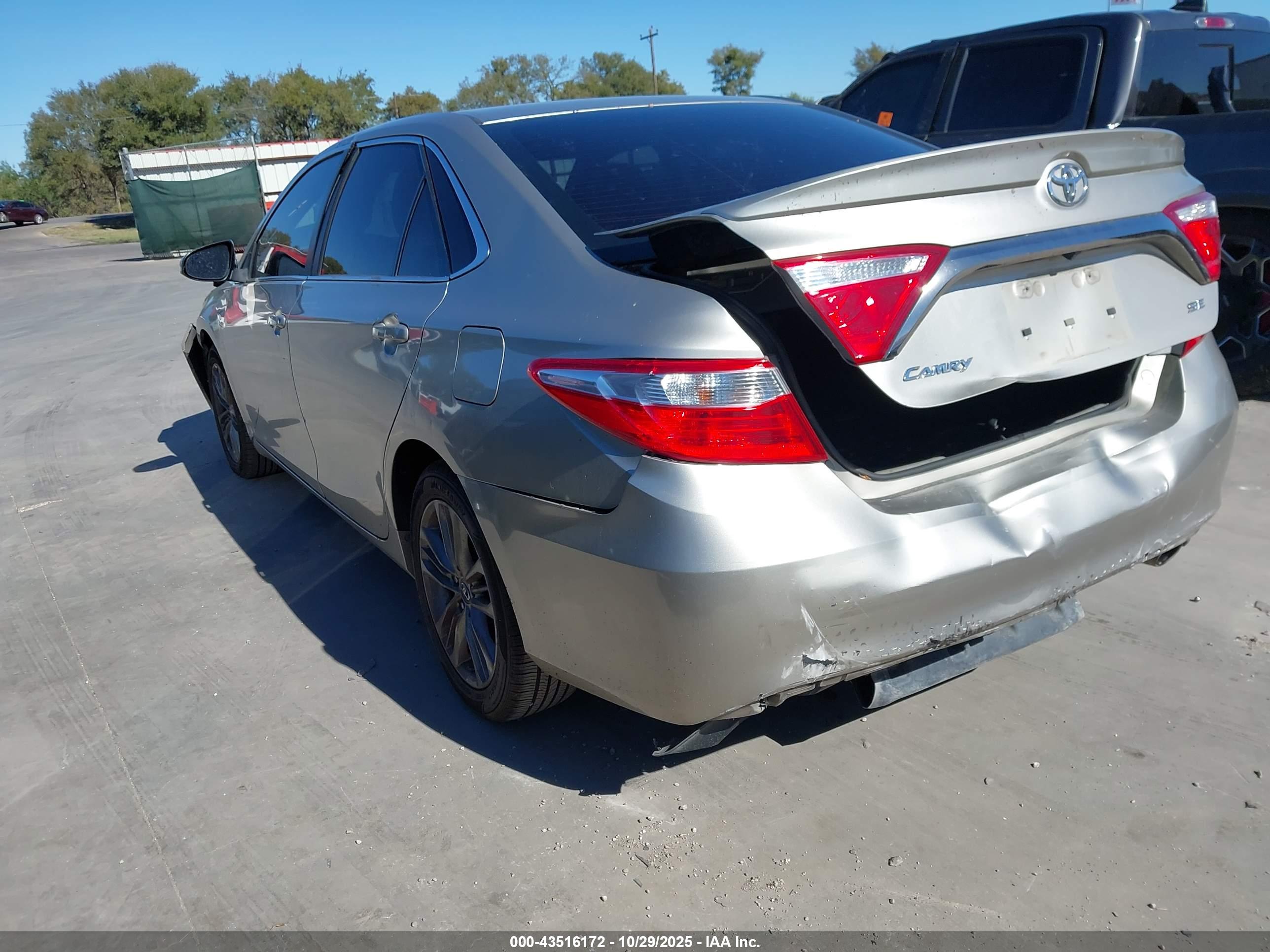 TOYOTA CAMRY image 3
