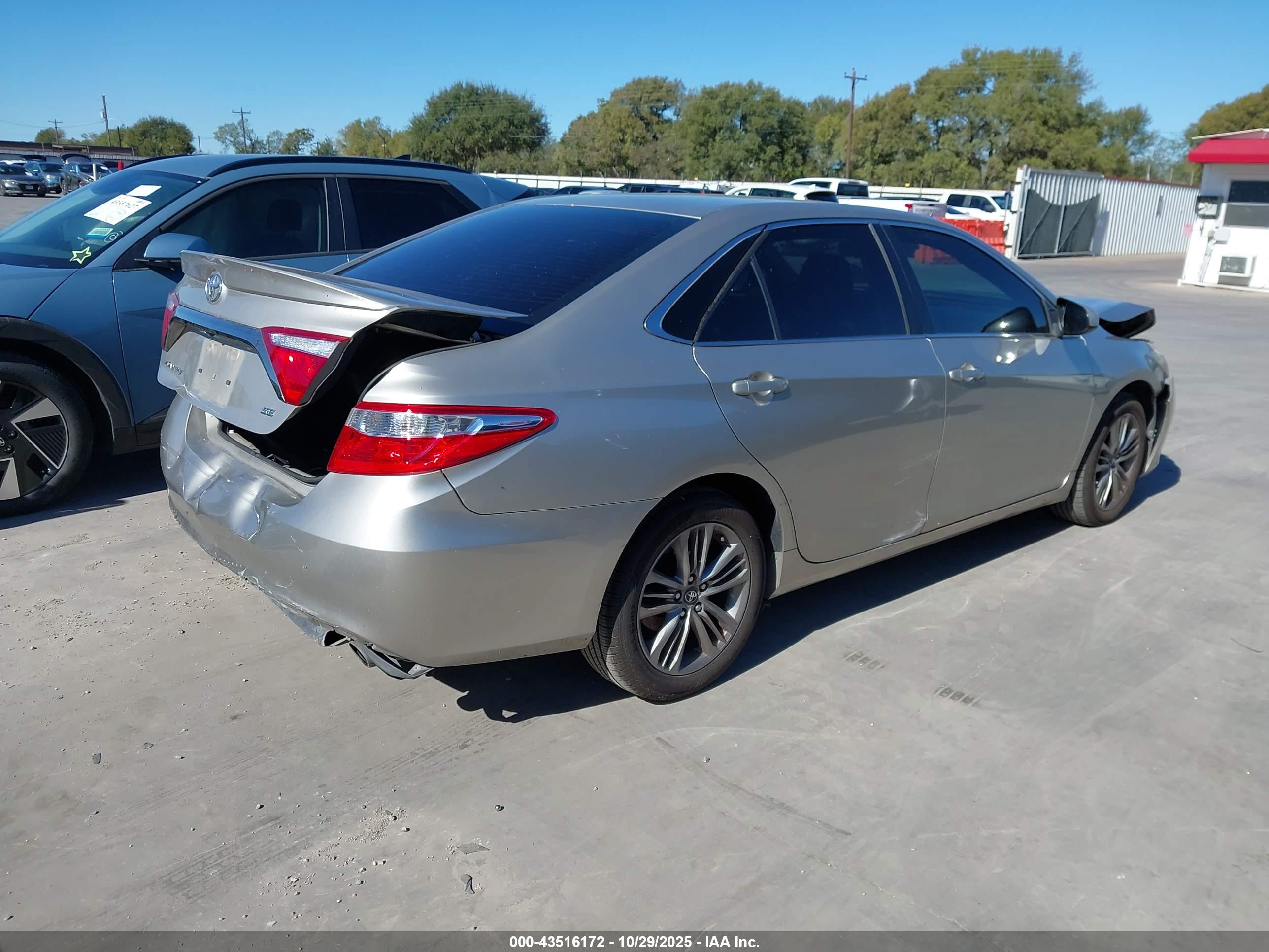 TOYOTA CAMRY image 4