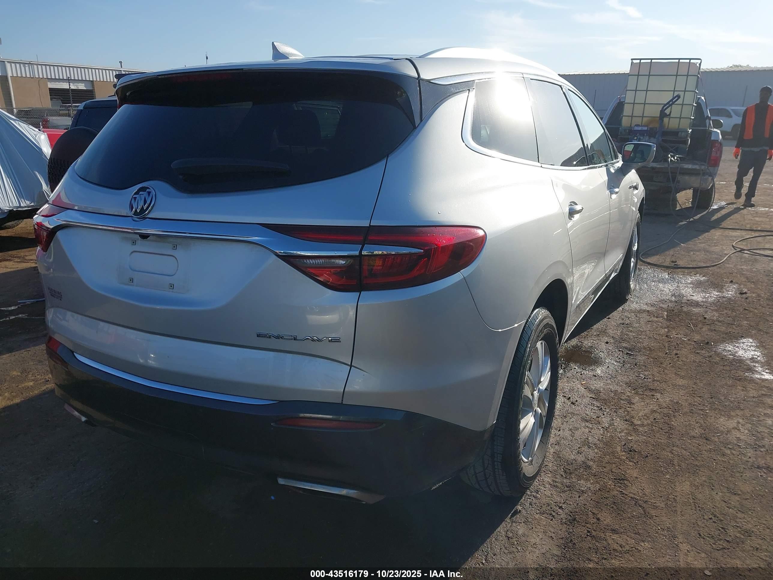 BUICK ENCLAVE image 4