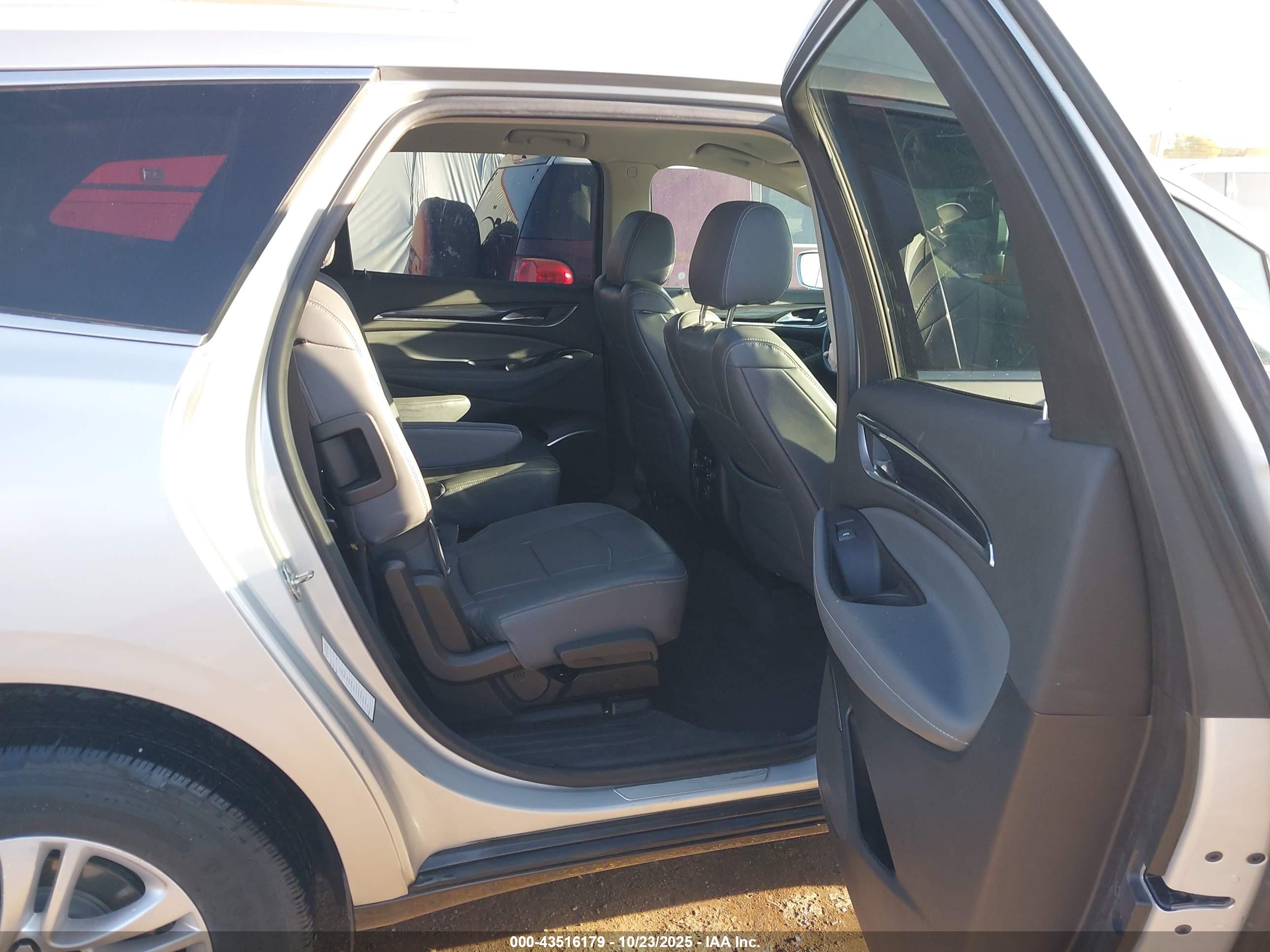 BUICK ENCLAVE image 8