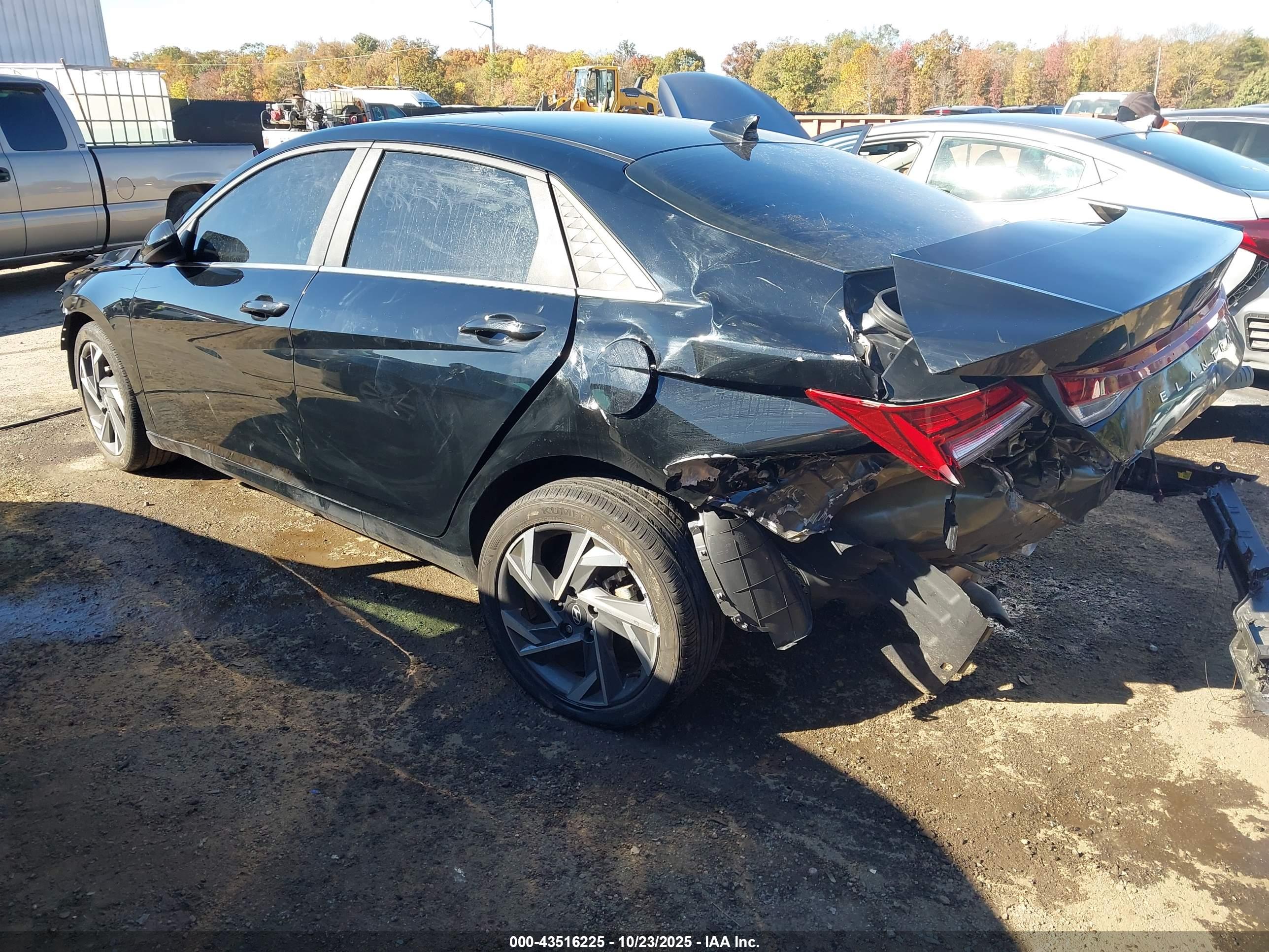 HYUNDAI ELANTRA image 3