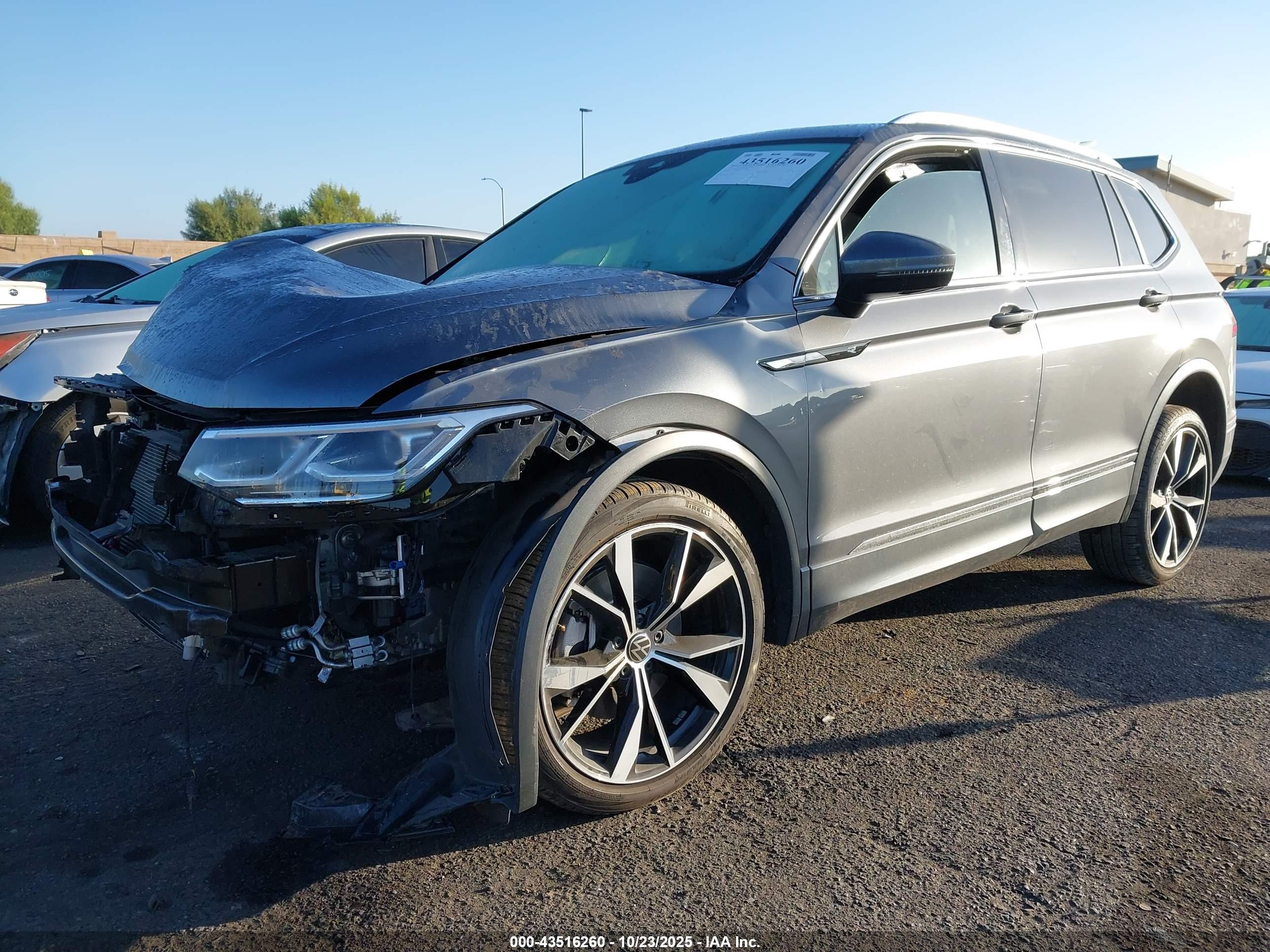VOLKSWAGEN TIGUAN image 2