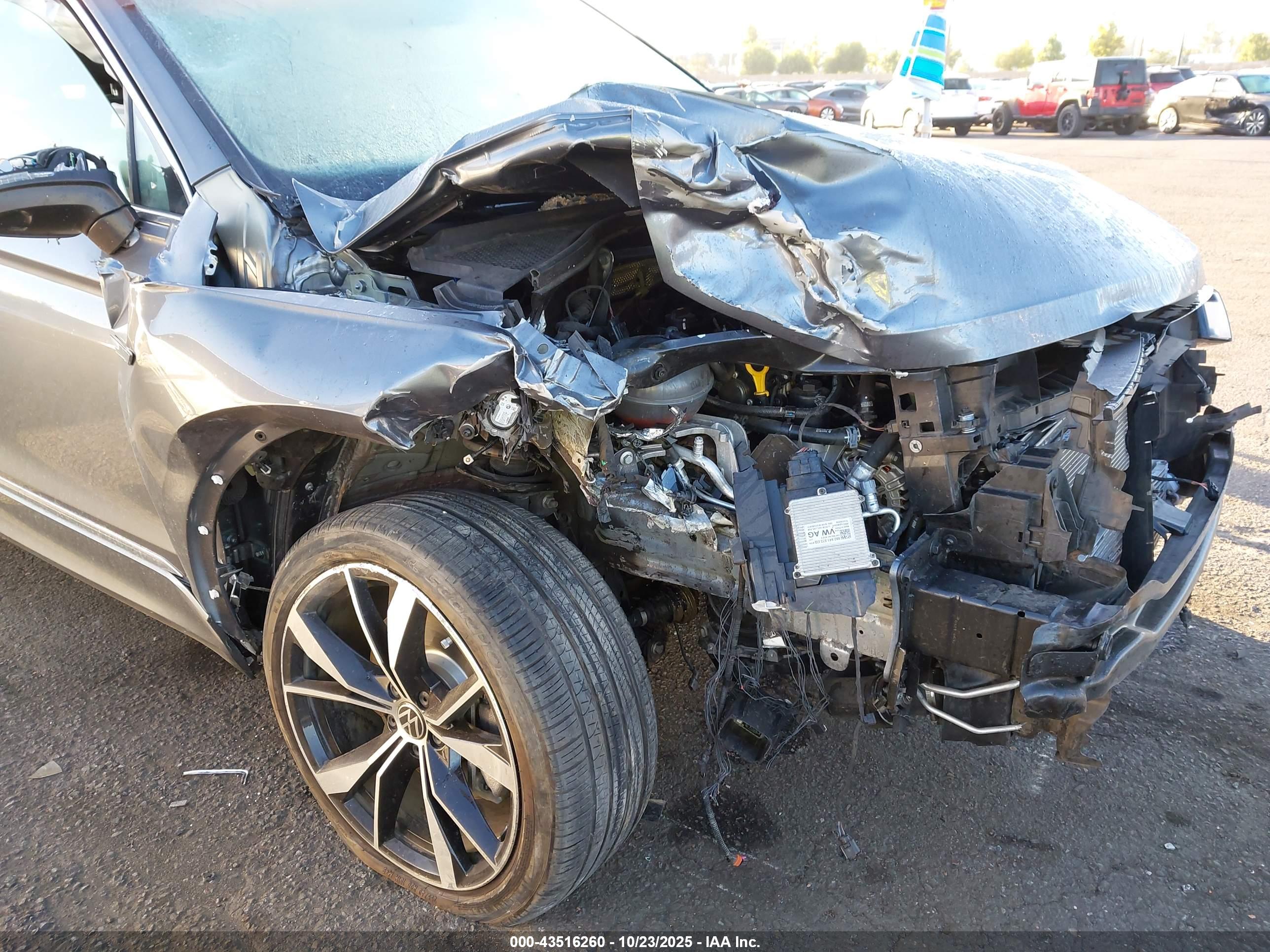 VOLKSWAGEN TIGUAN image 6