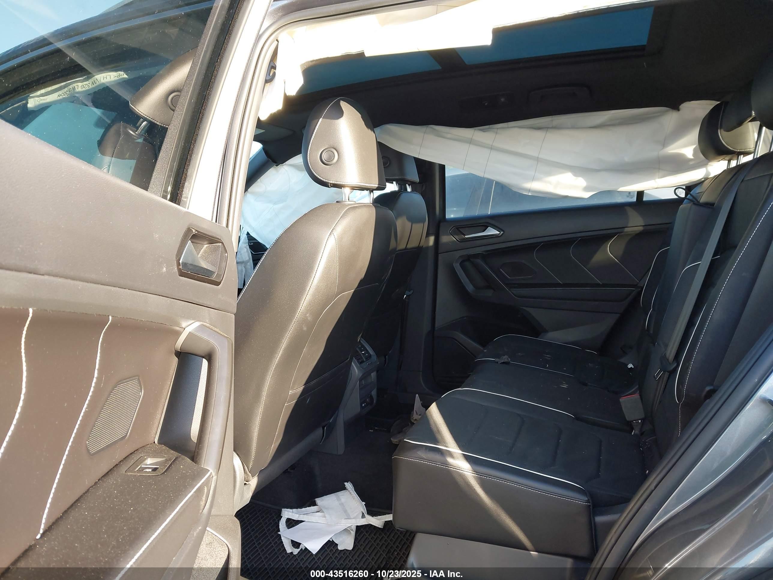 VOLKSWAGEN TIGUAN image 8
