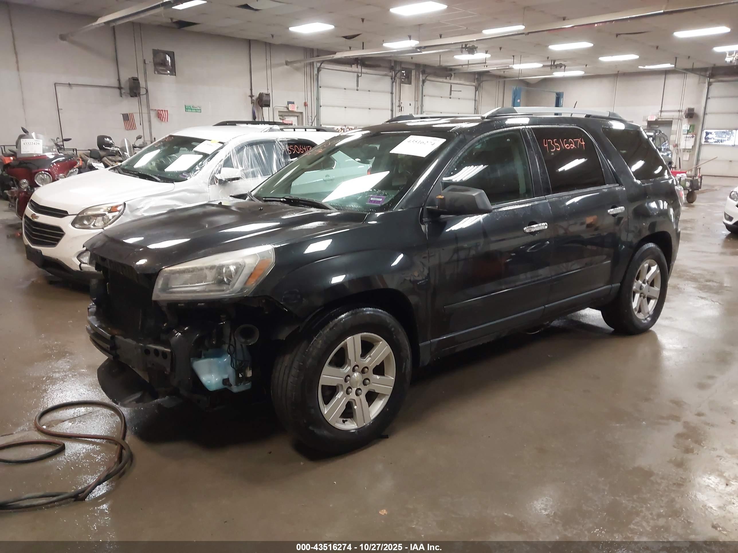 GMC ACADIA image 2