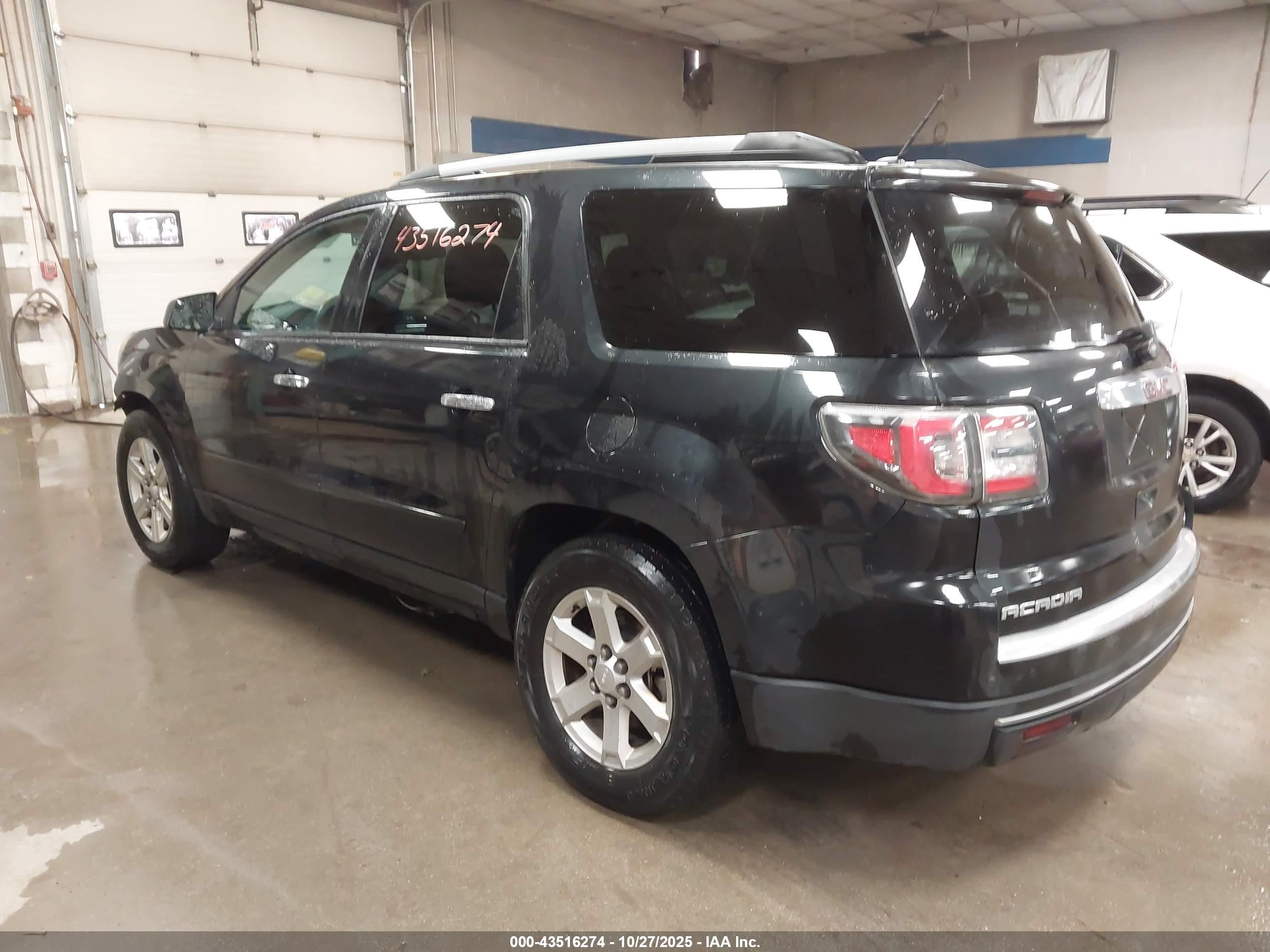 GMC ACADIA image 3