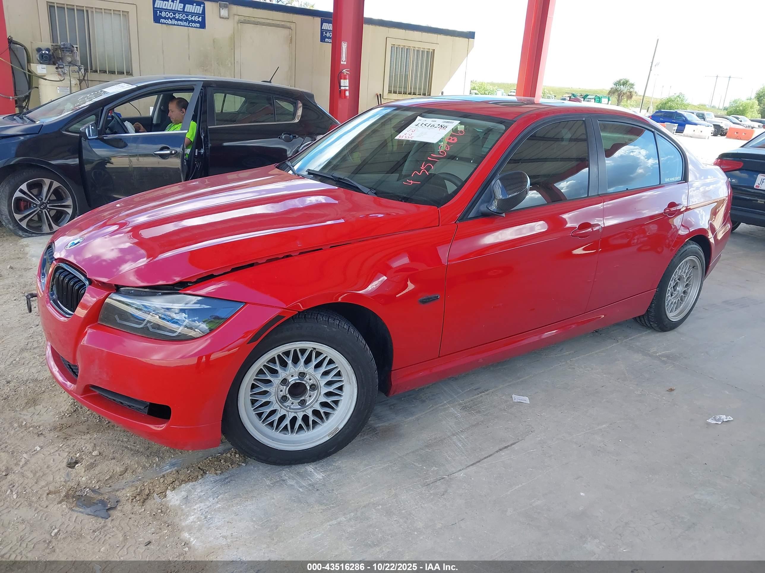 BMW 328I image 2