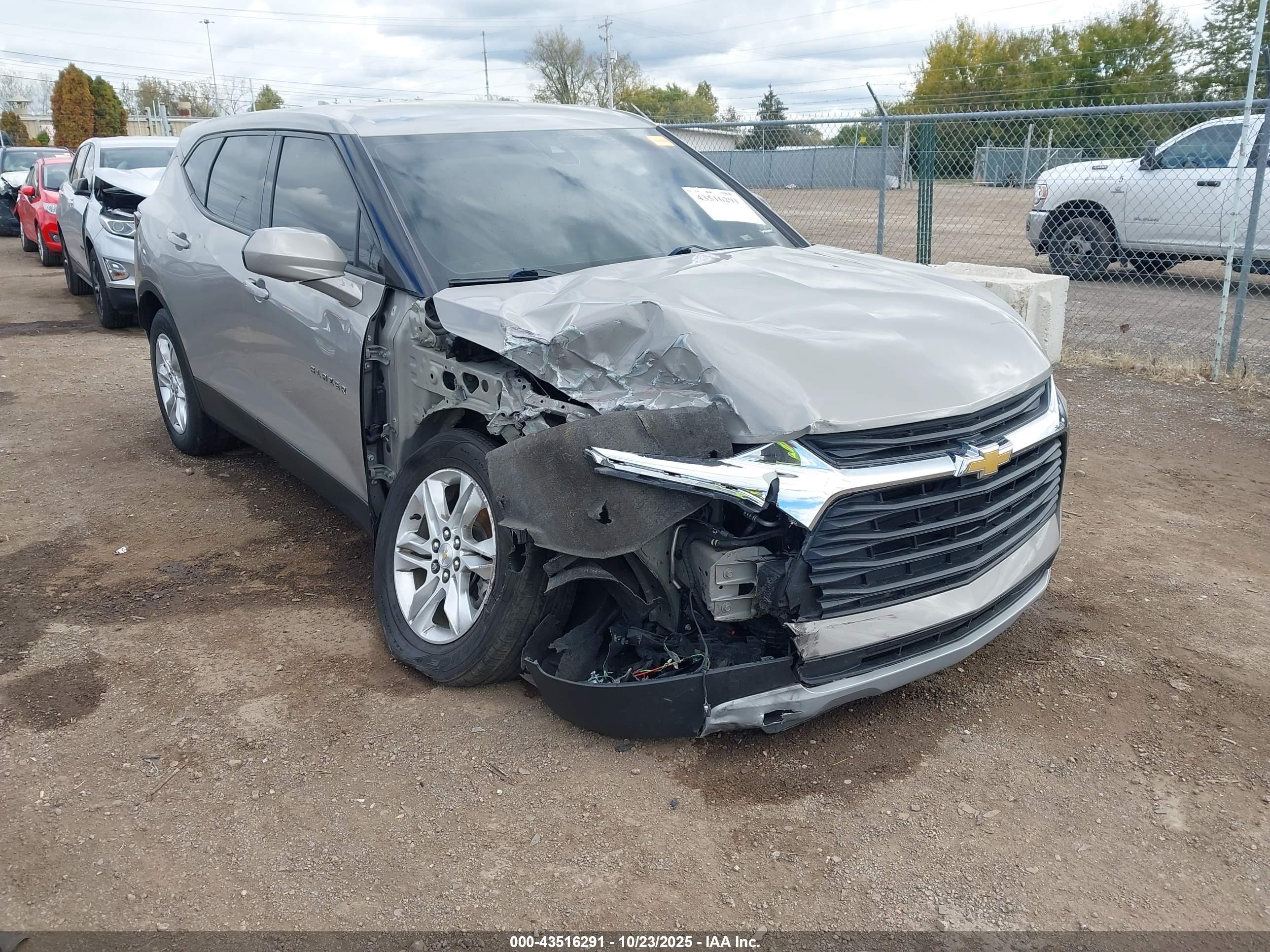 CHEVROLET BLAZER image 6
