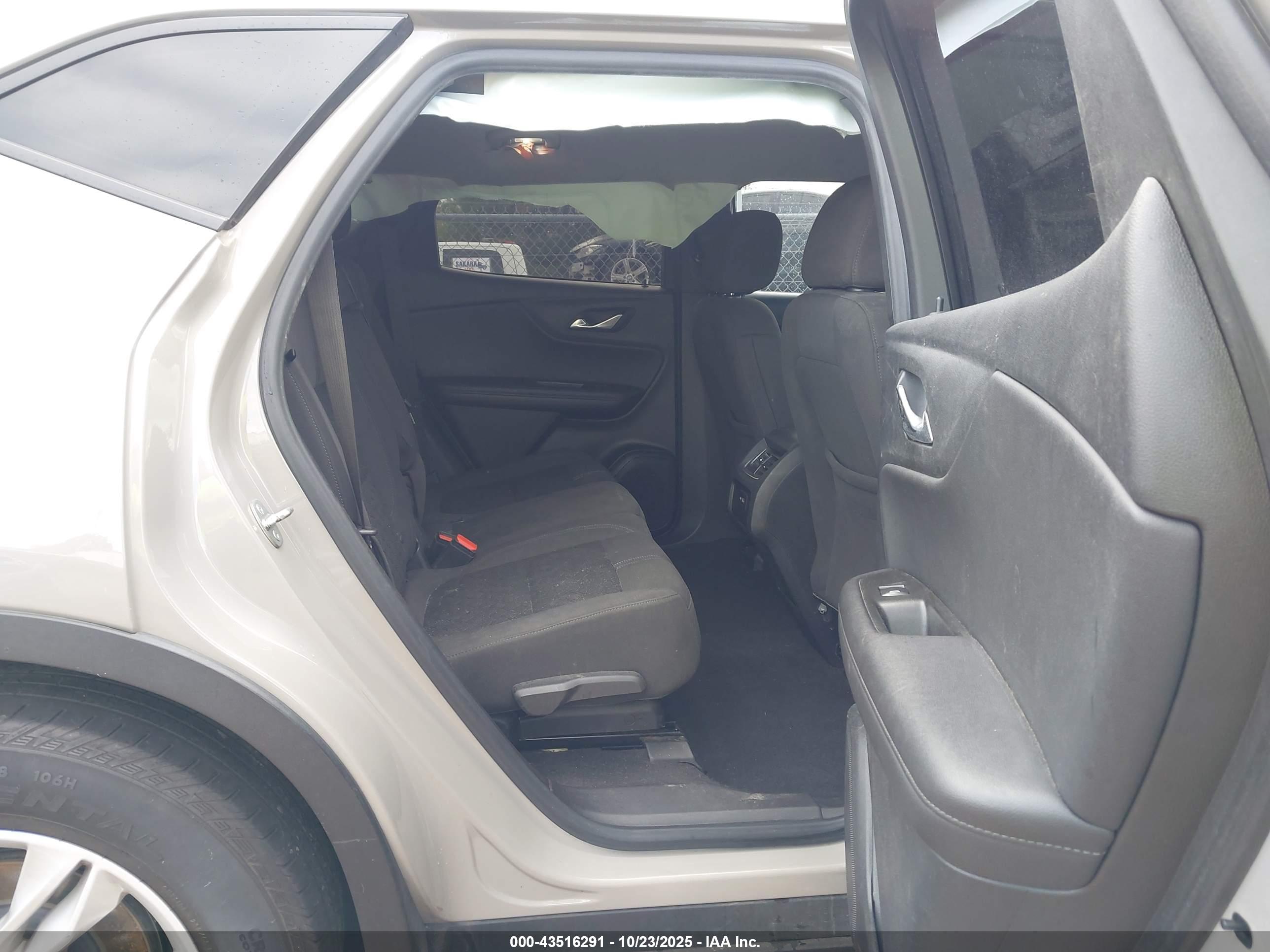 CHEVROLET BLAZER image 8