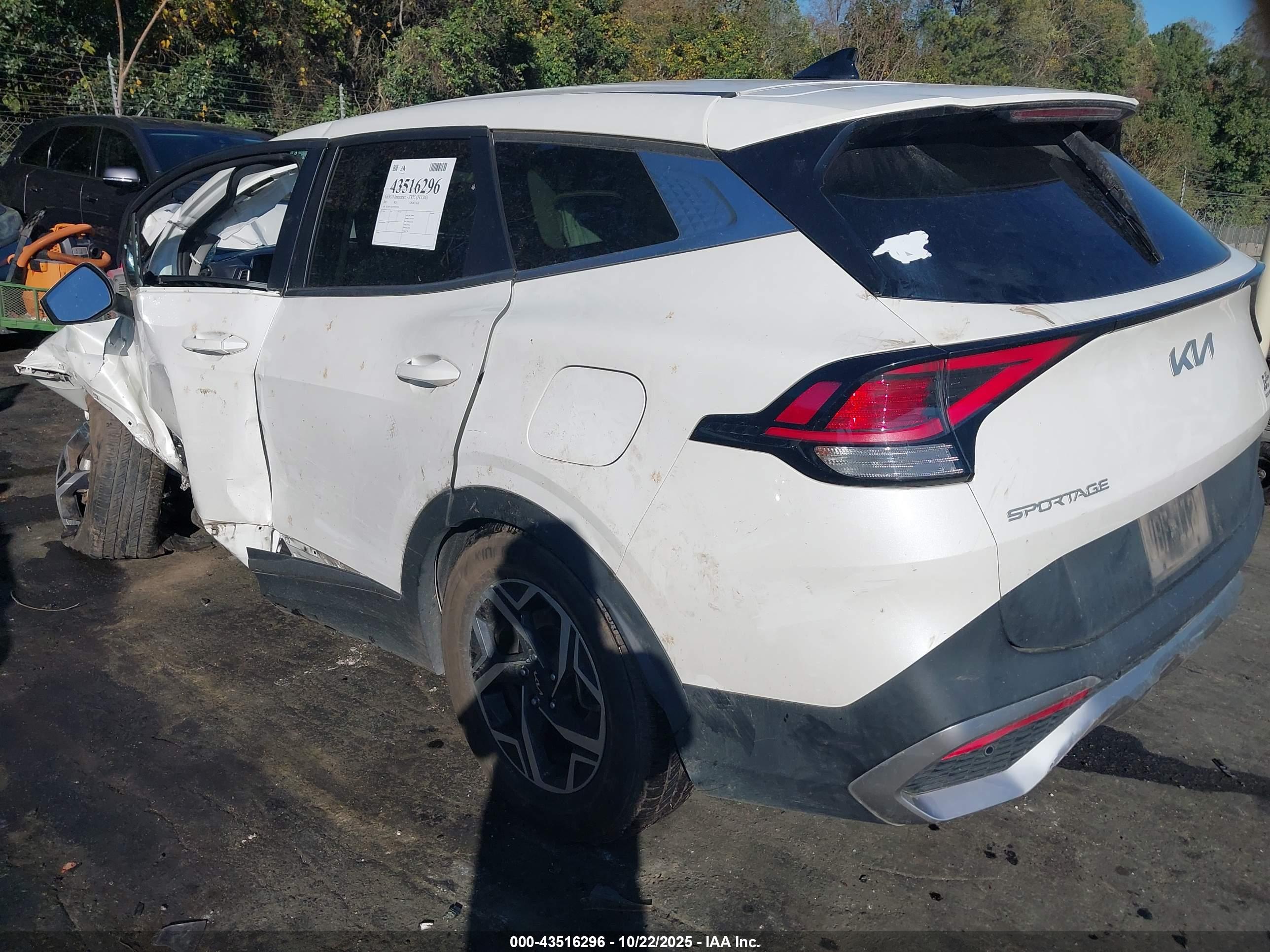 KIA SPORTAGE image 3