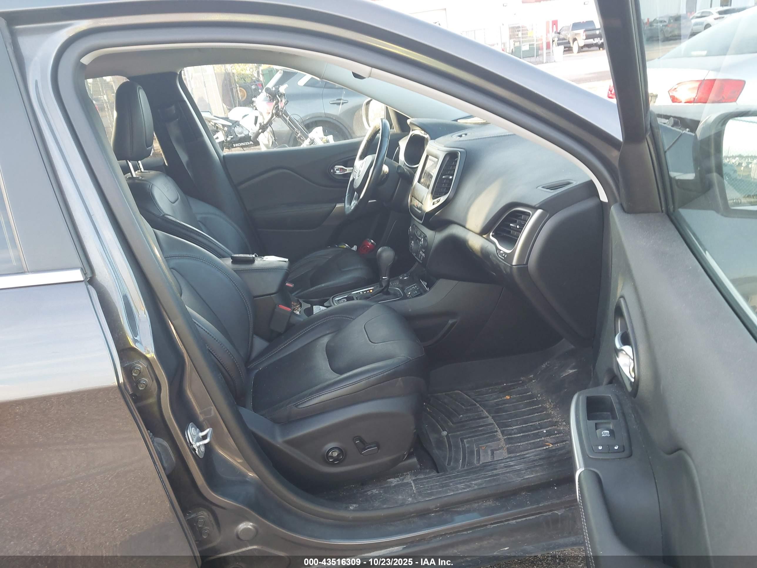 JEEP CHEROKEE image 5