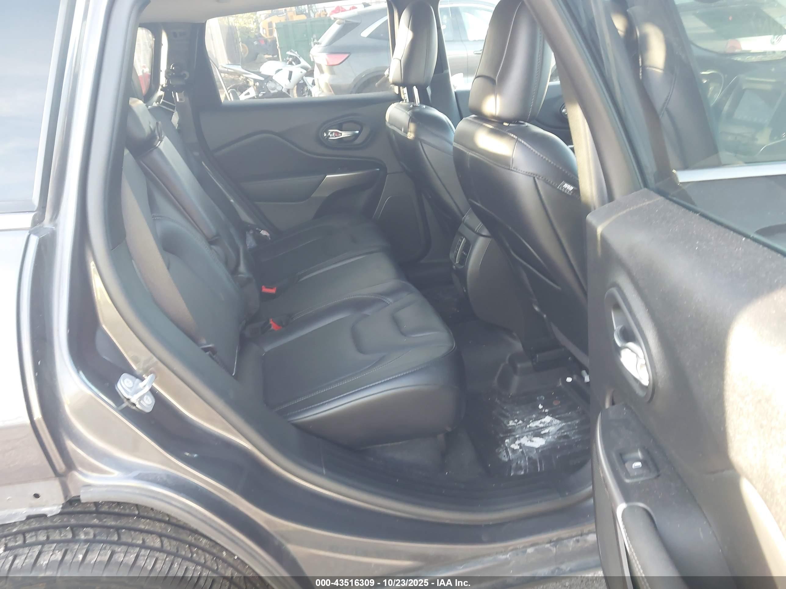 JEEP CHEROKEE image 8
