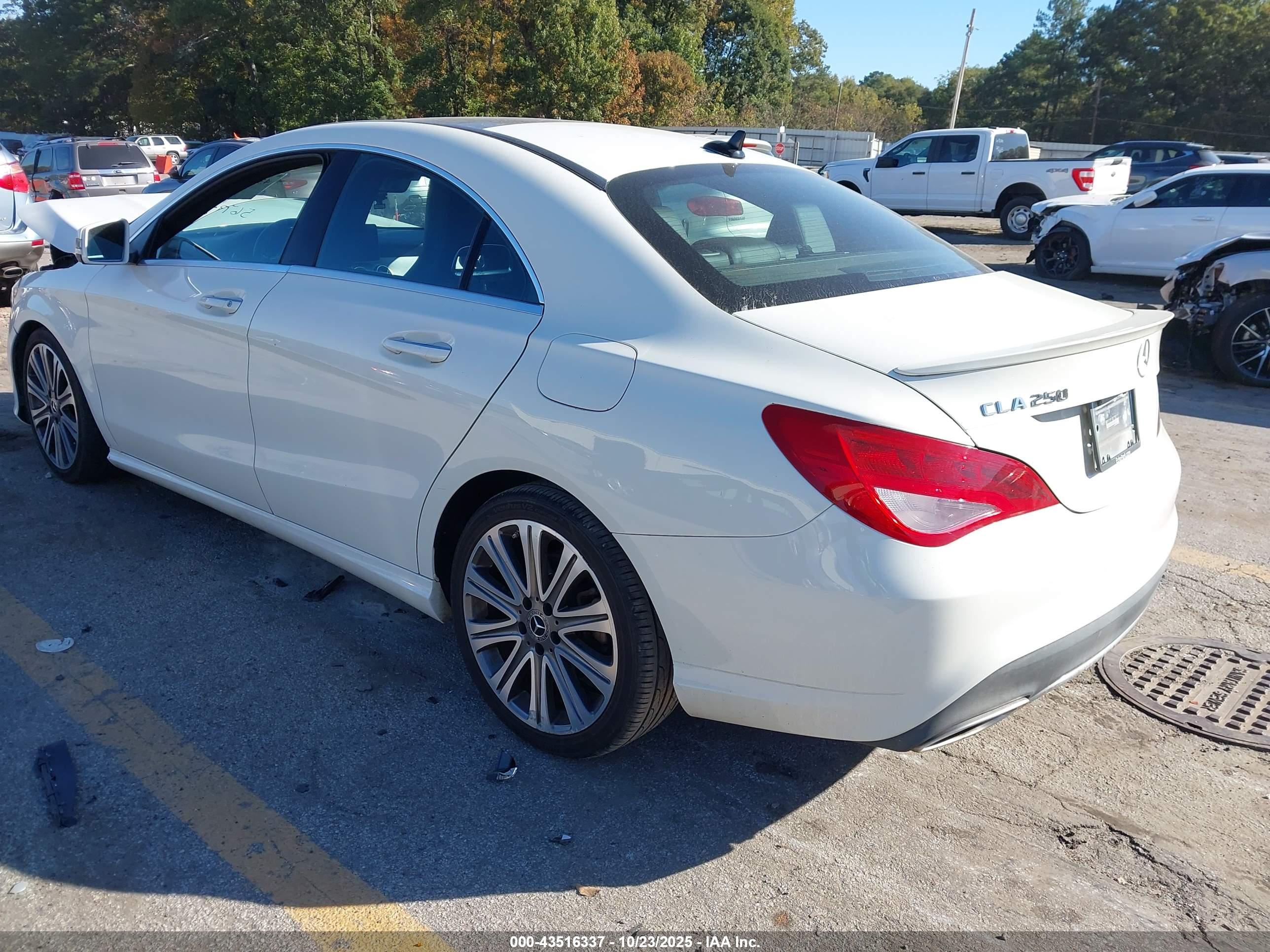 MERCEDES-BENZ CLA image 3