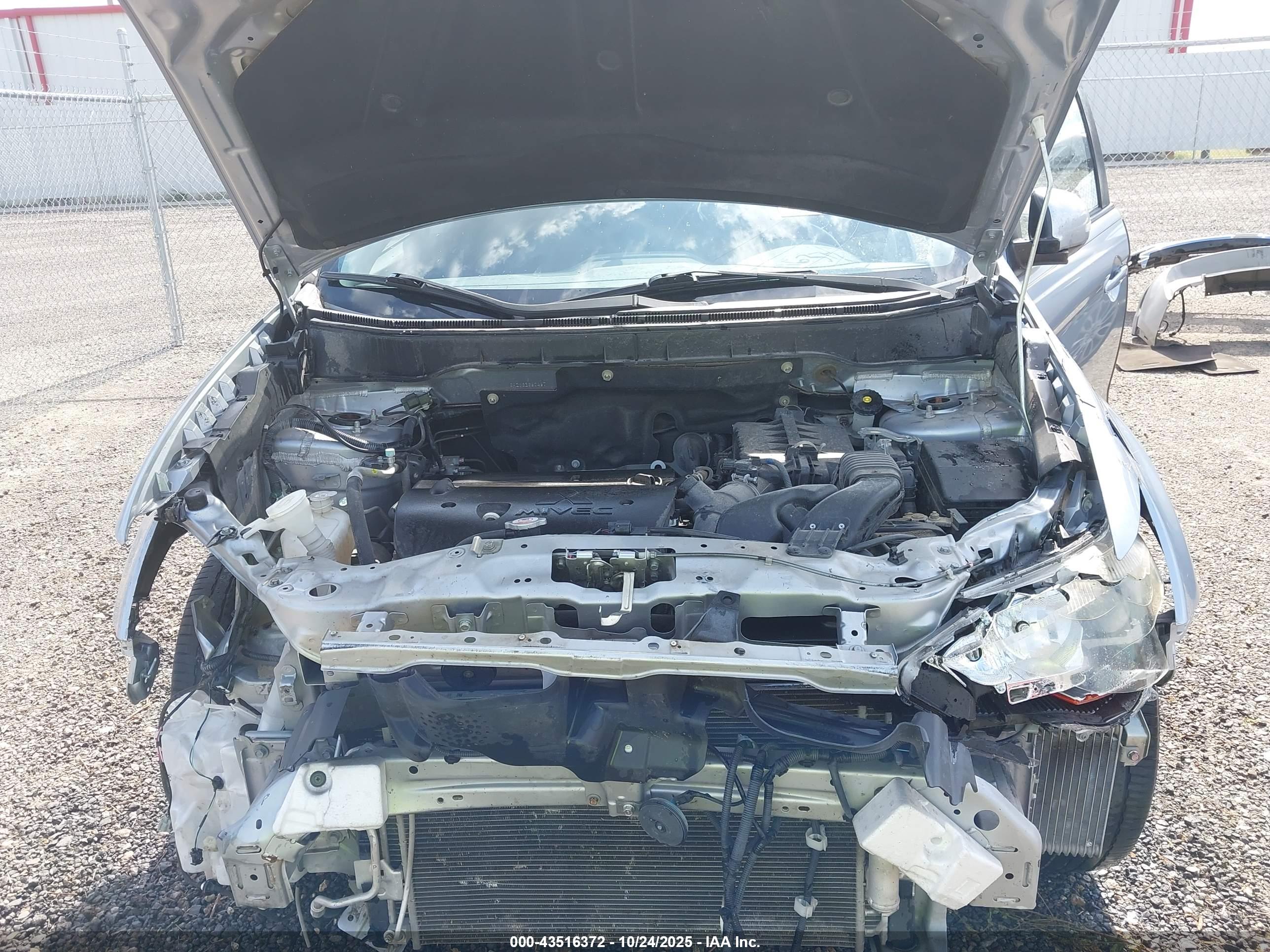 MITSUBISHI OUTLANDER image 10