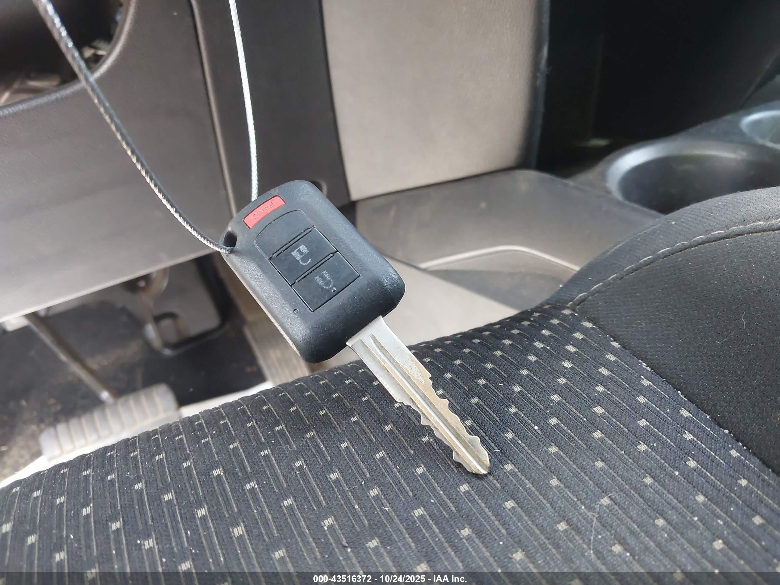 MITSUBISHI OUTLANDER image 11