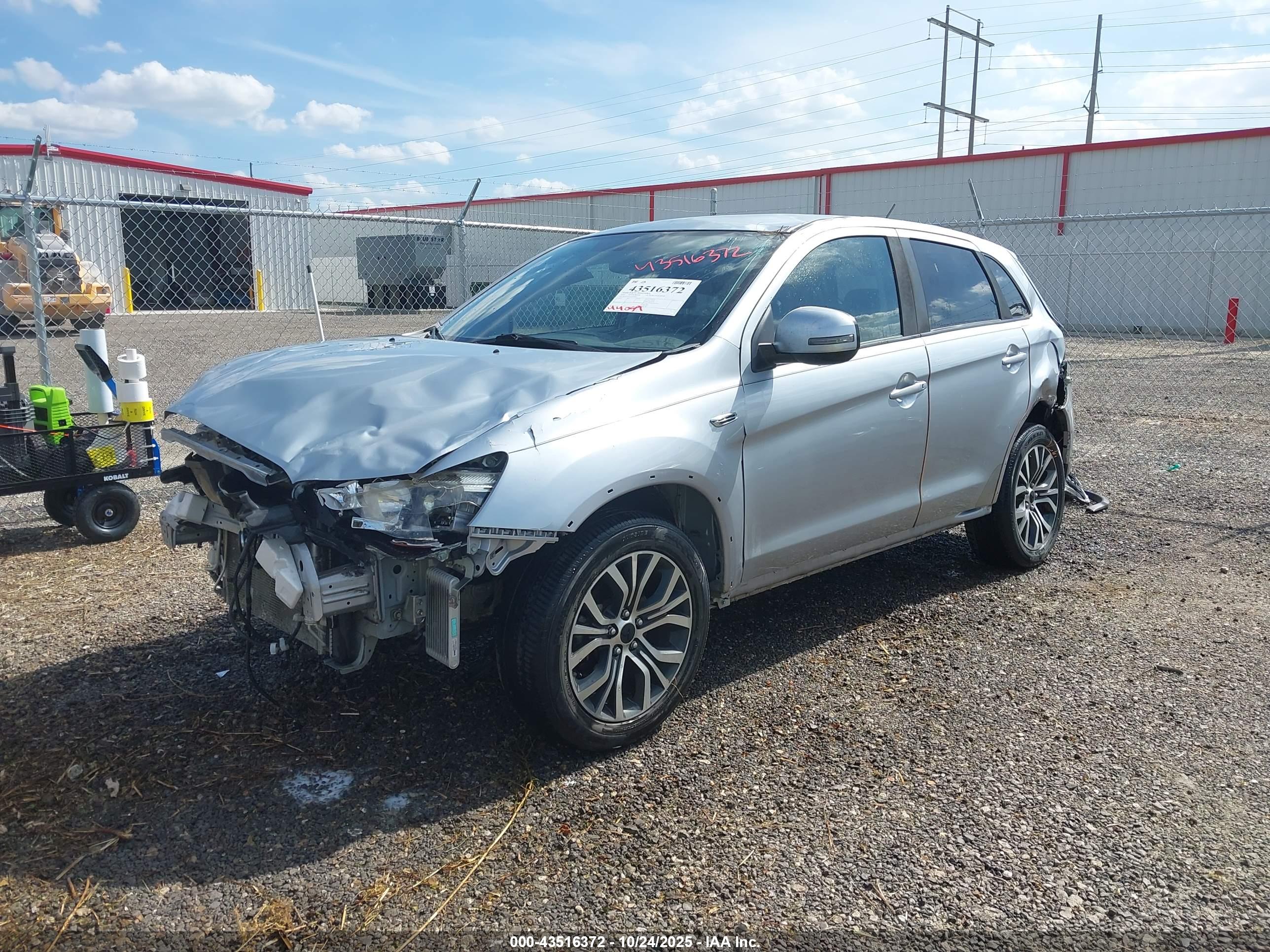 MITSUBISHI OUTLANDER image 2