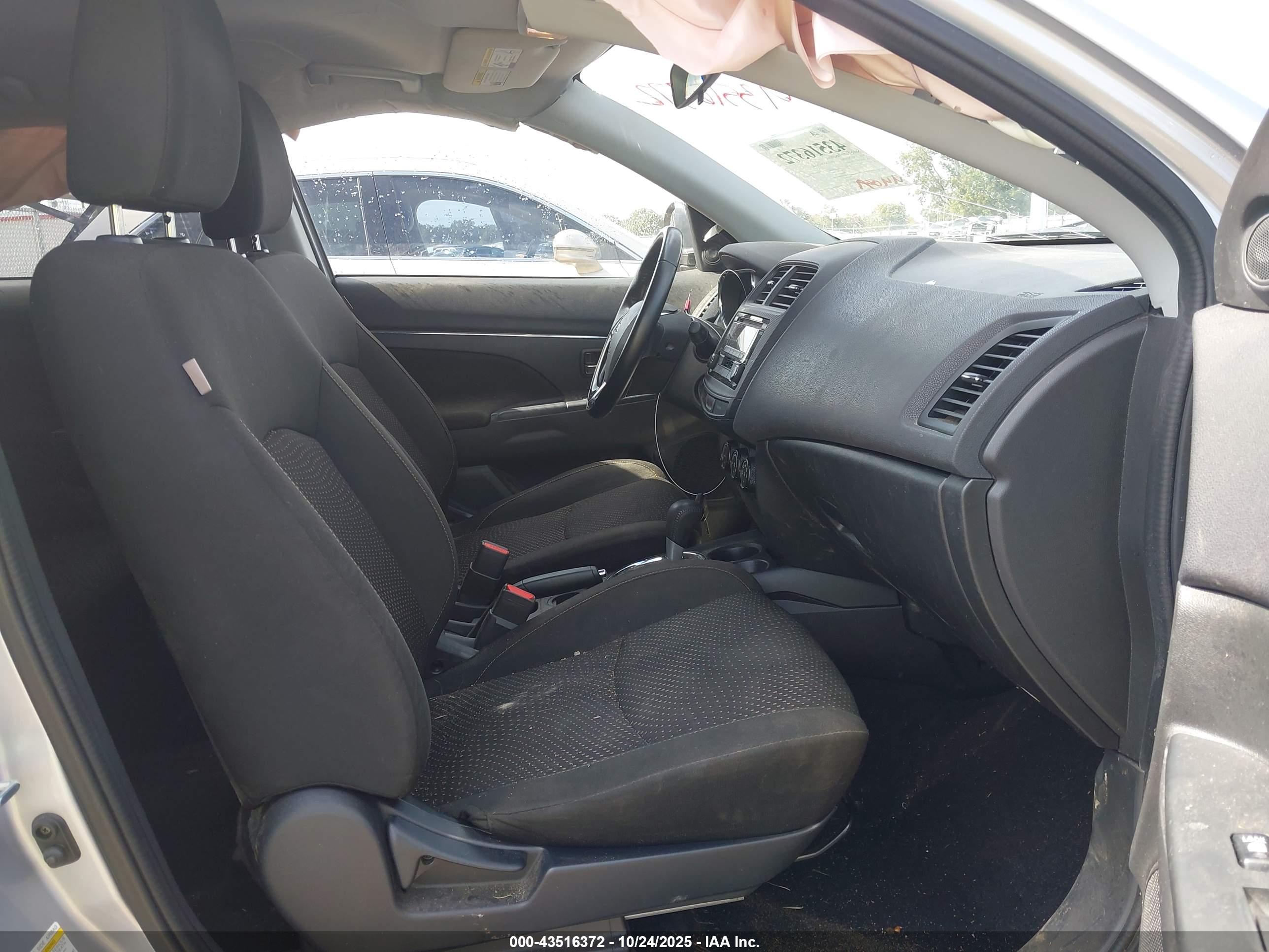 MITSUBISHI OUTLANDER image 5