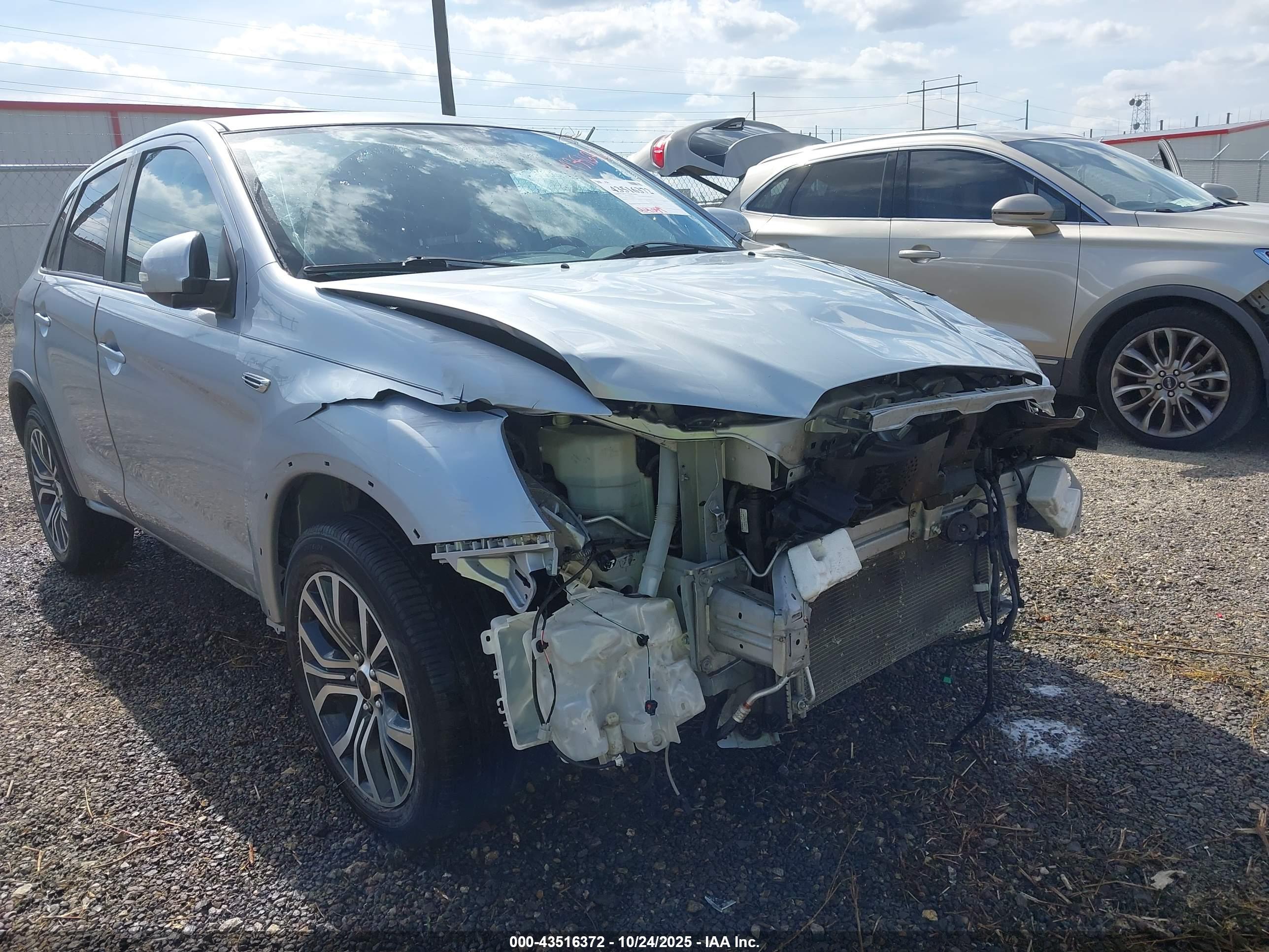 MITSUBISHI OUTLANDER image 6