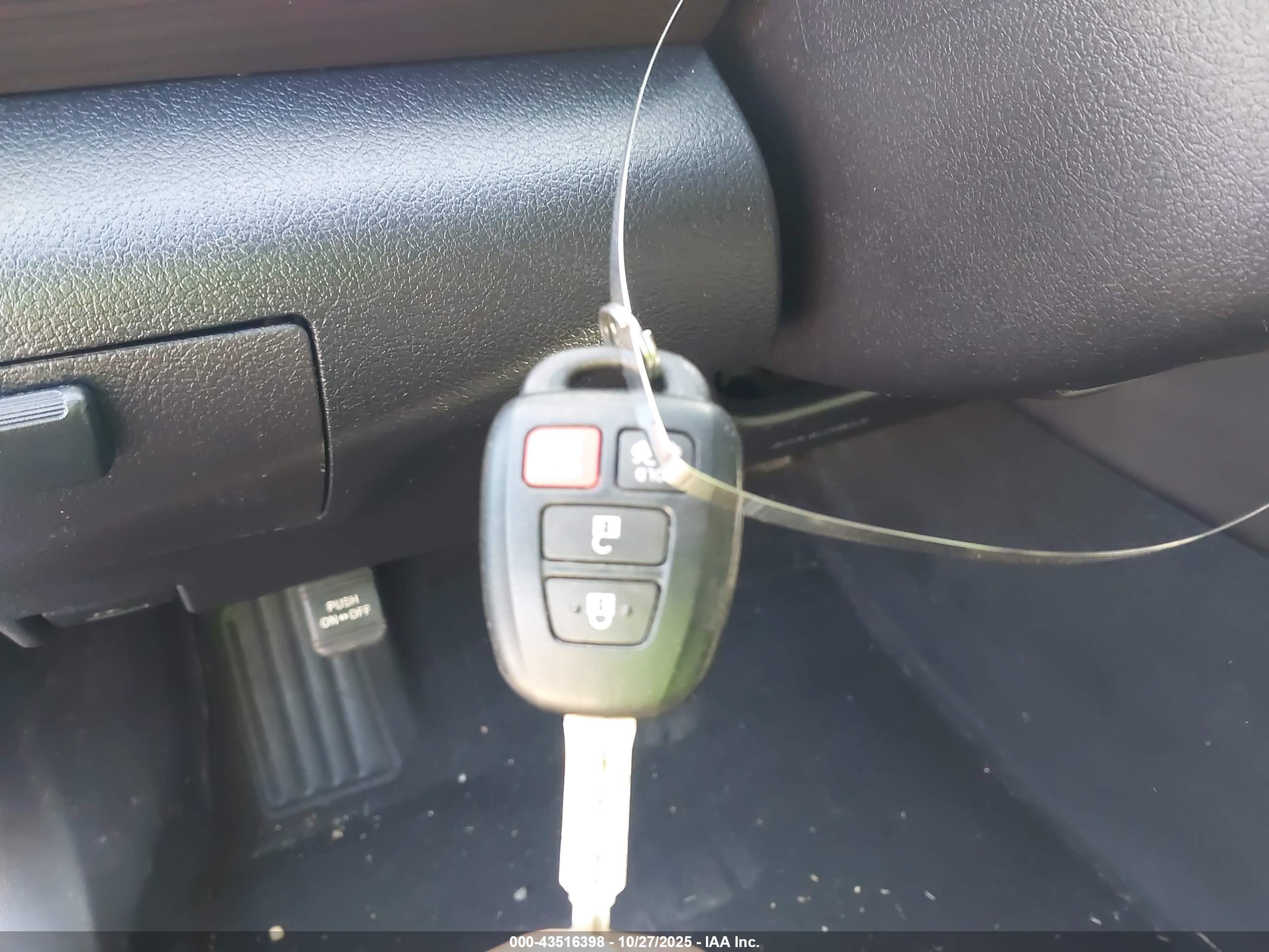 TOYOTA CAMRY image 11