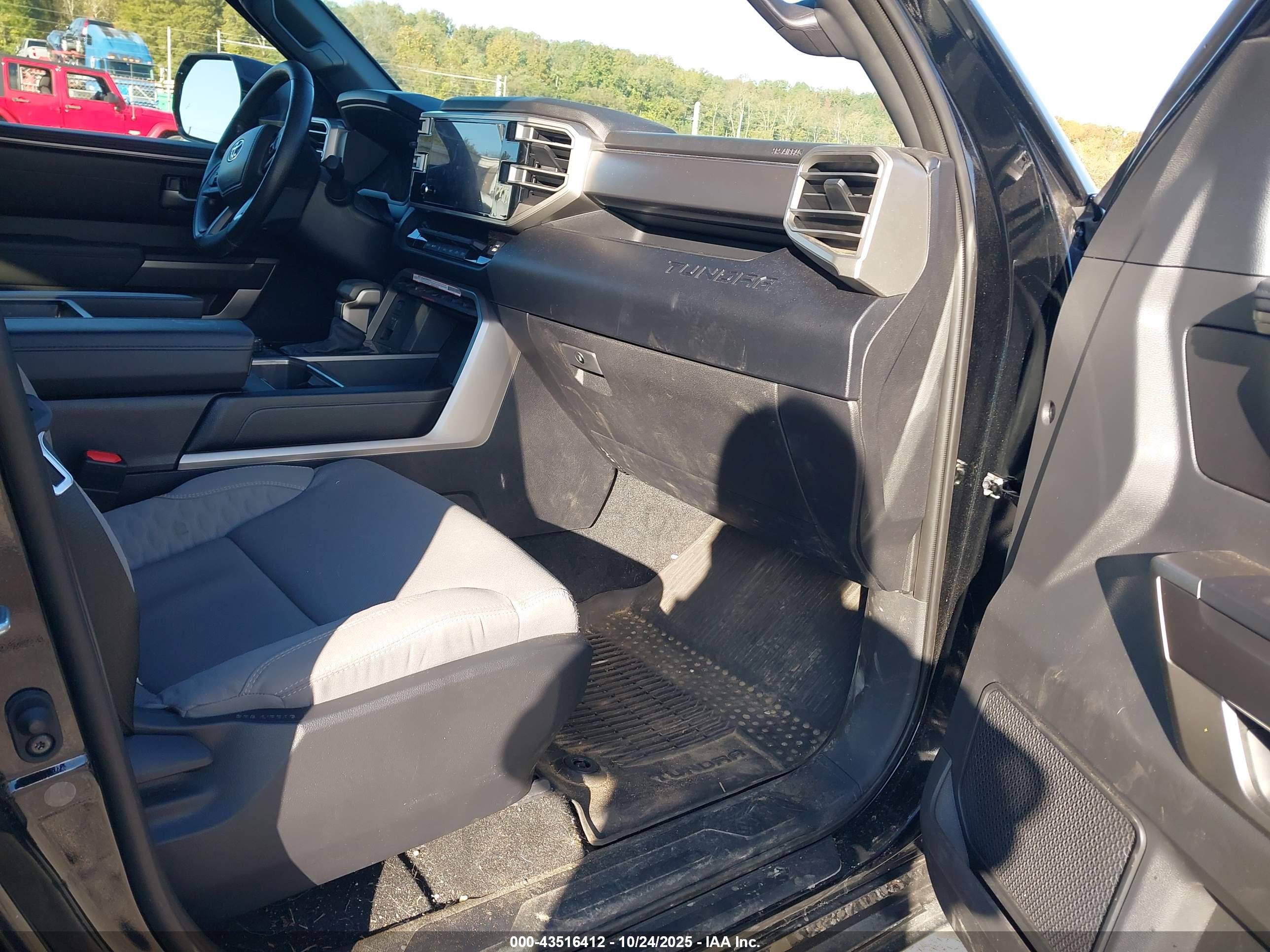 TOYOTA TUNDRA image 5