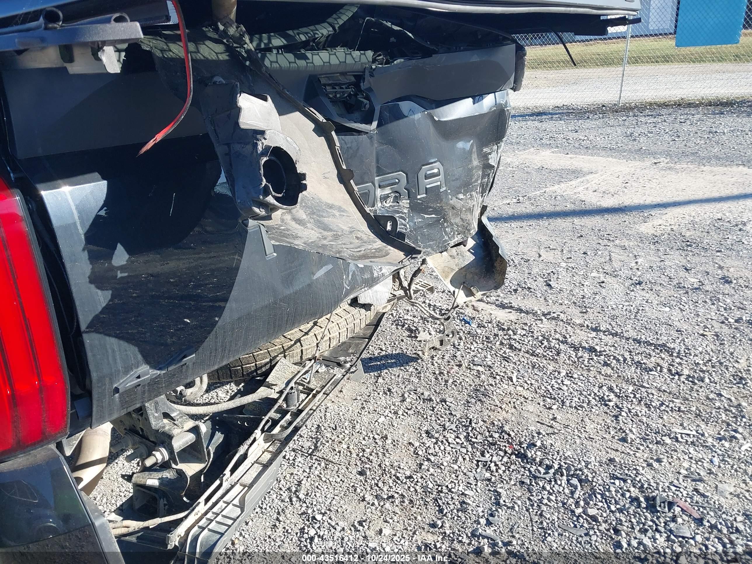 TOYOTA TUNDRA image 6