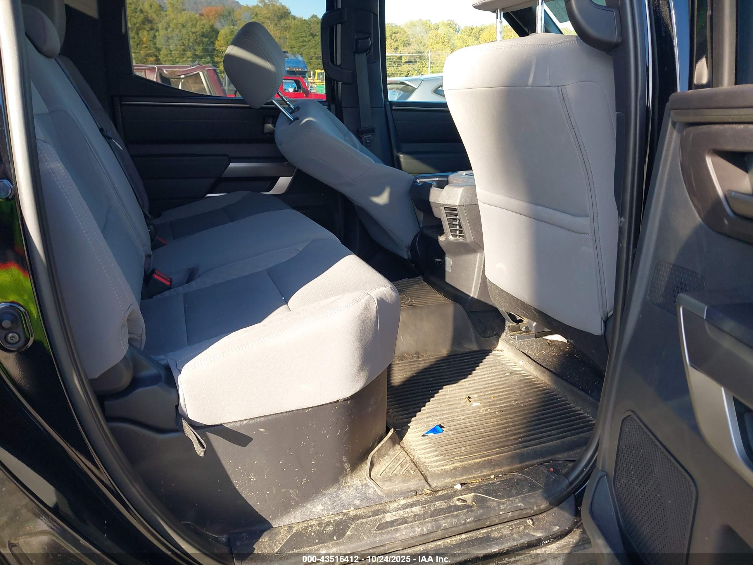 TOYOTA TUNDRA image 8