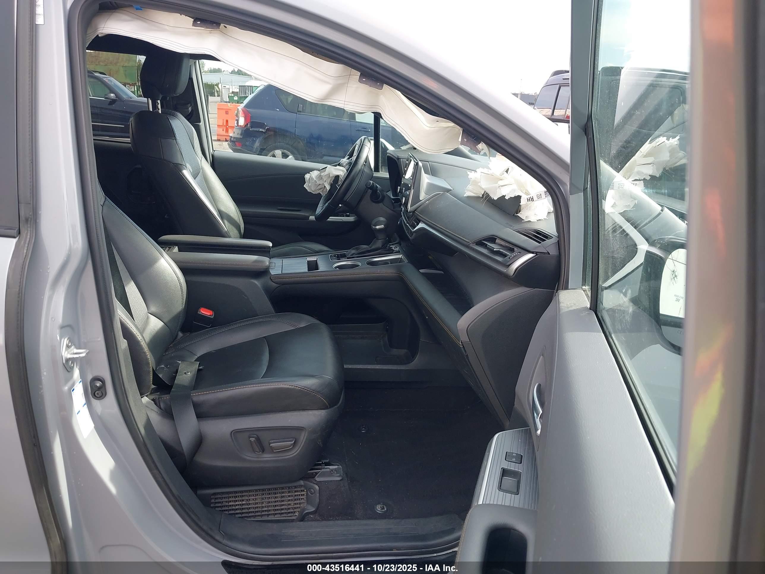 TOYOTA SIENNA image 5