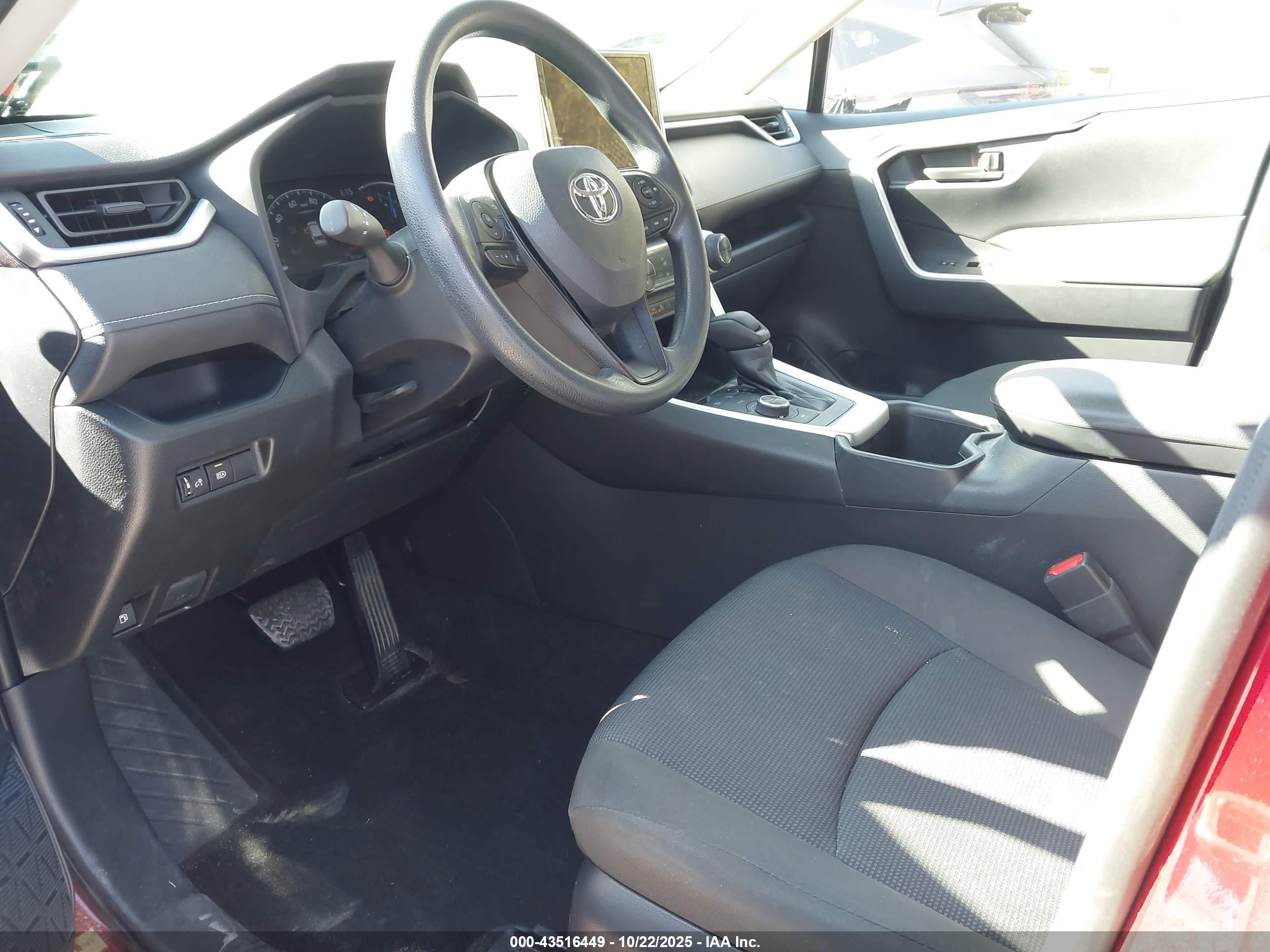 TOYOTA RAV4 image 5