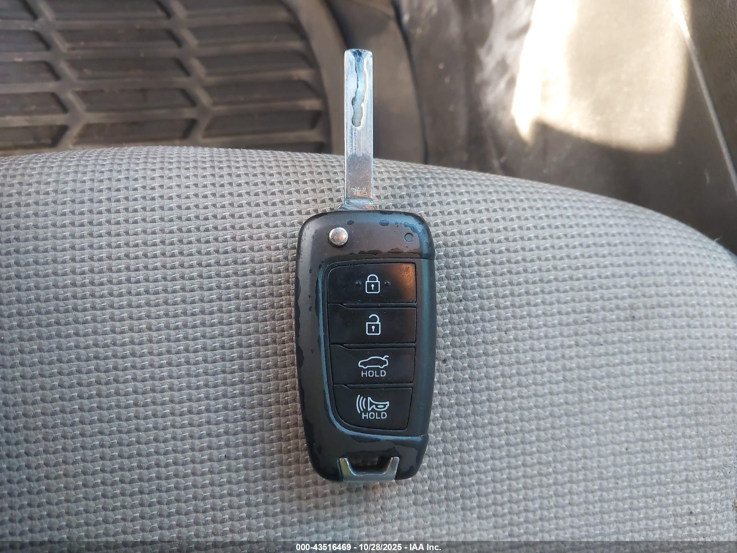 HYUNDAI ACCENT image 11