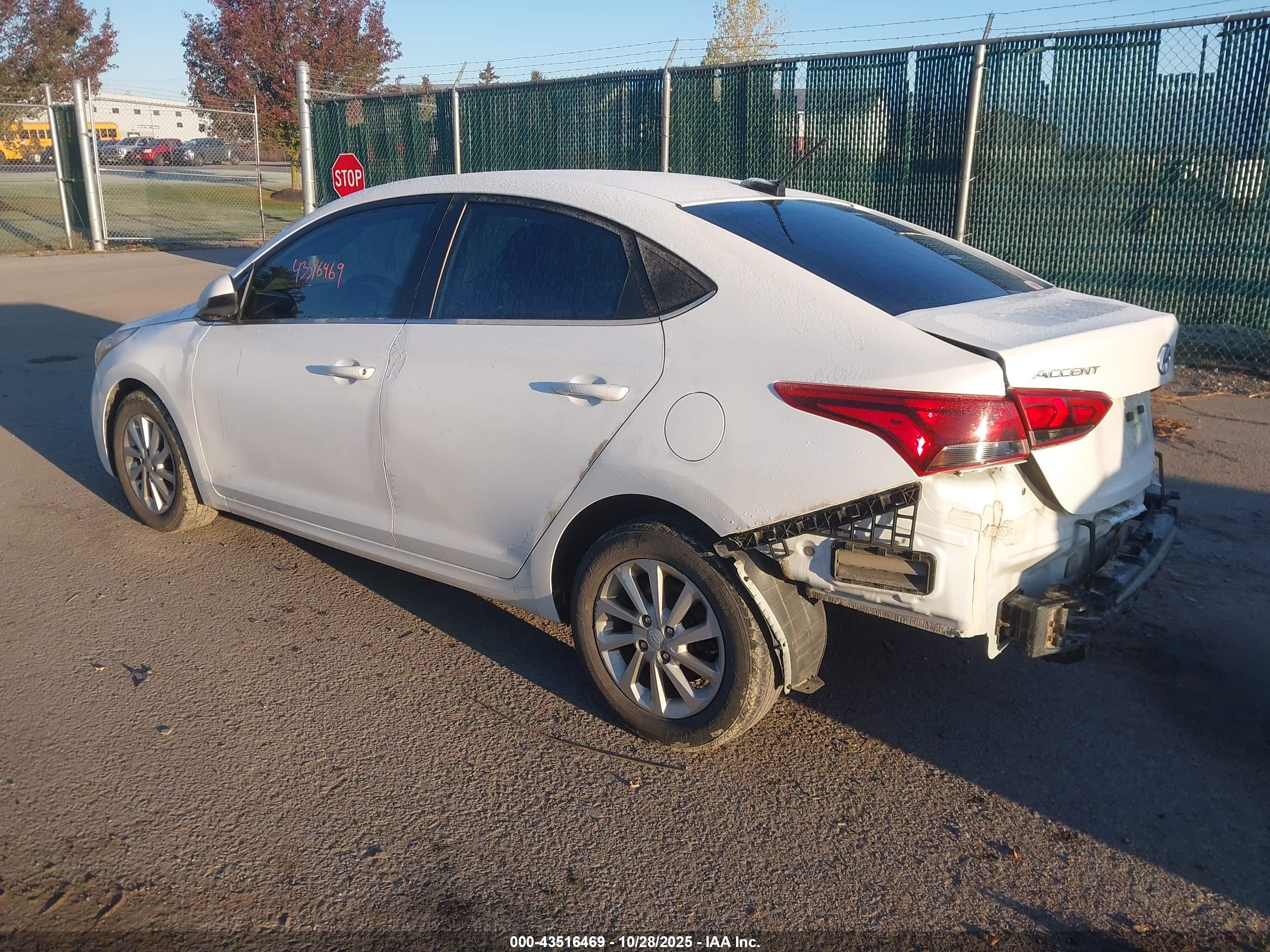 HYUNDAI ACCENT image 3