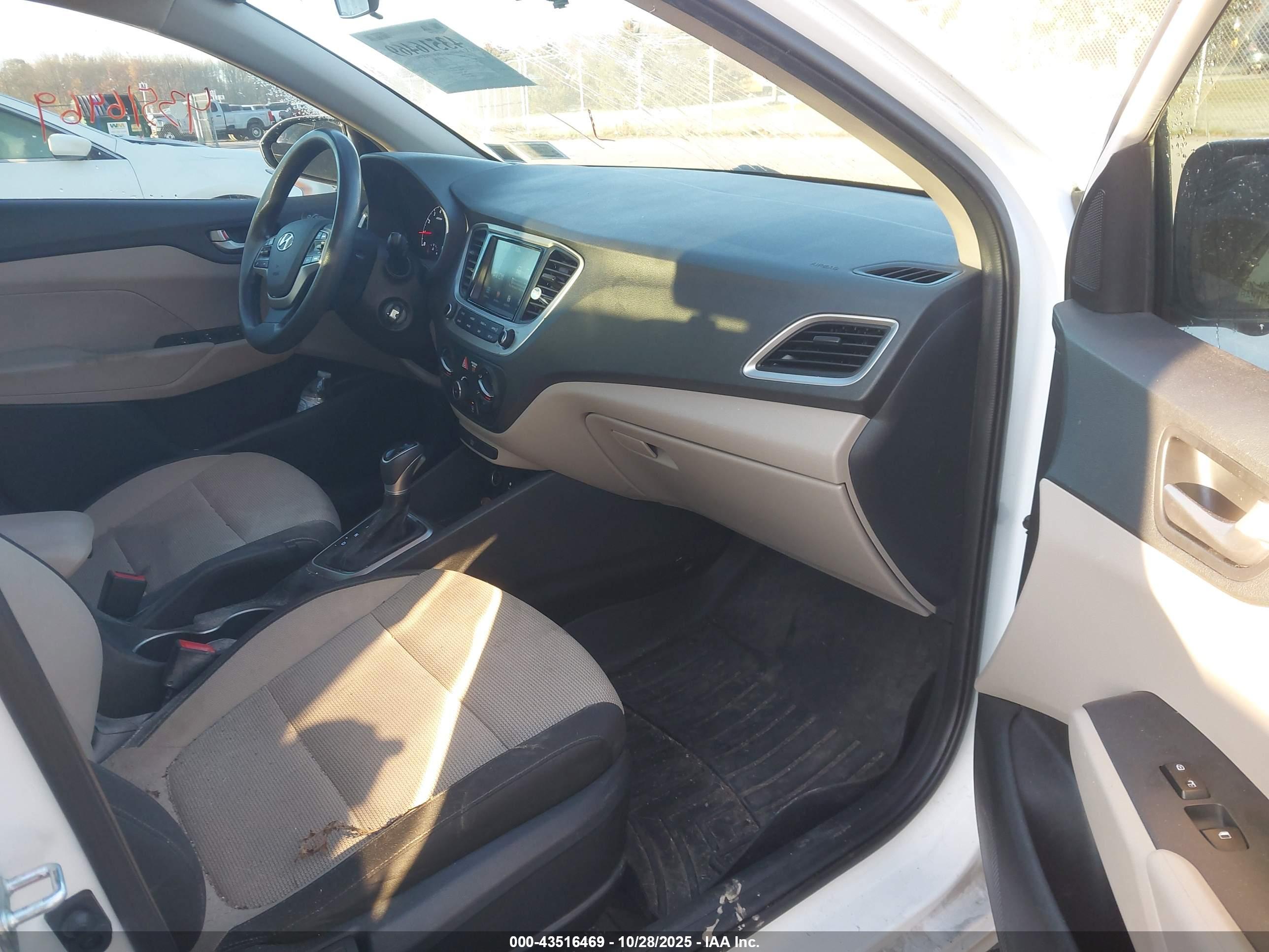 HYUNDAI ACCENT image 5