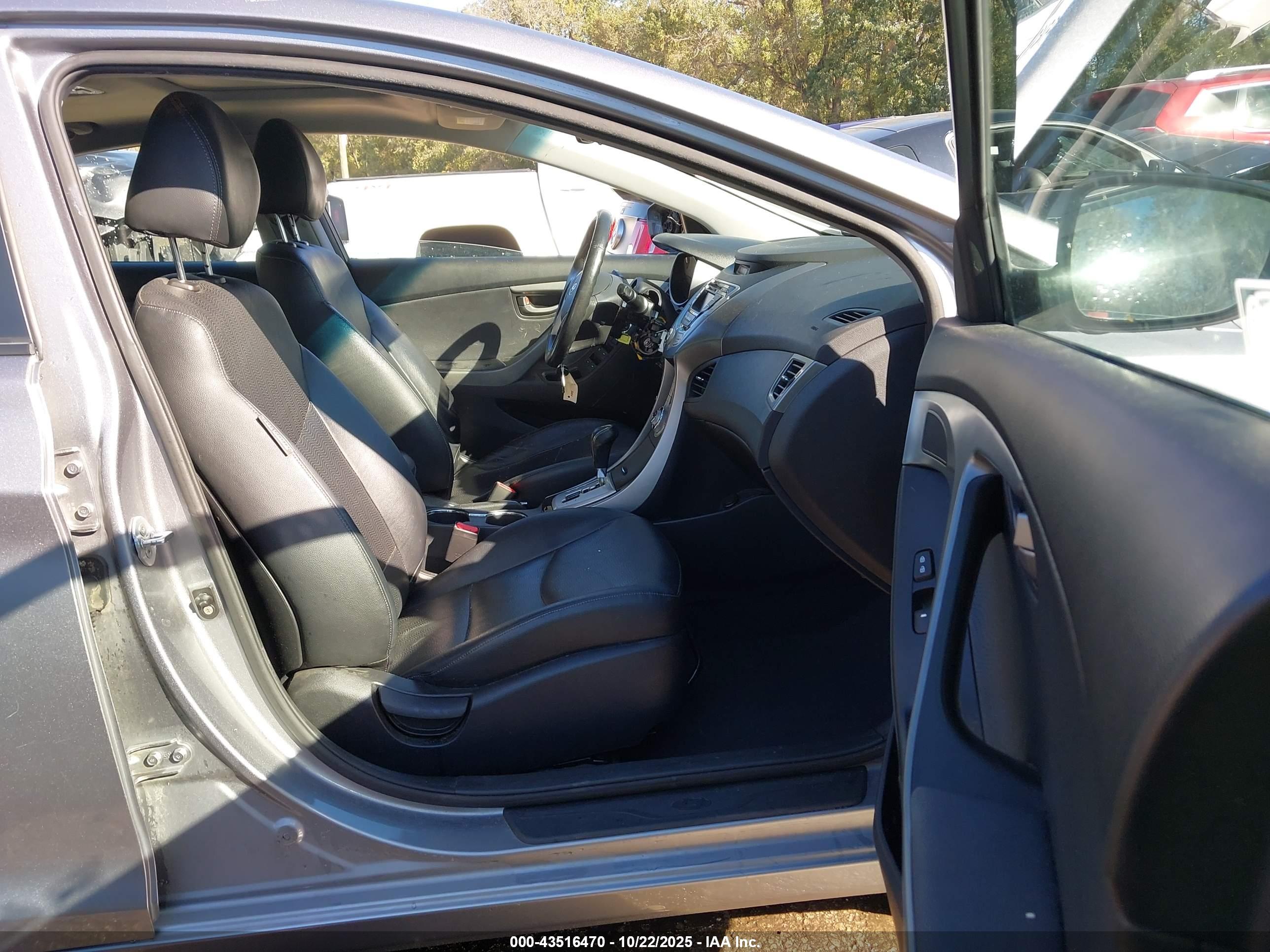 HYUNDAI ELANTRA image 5