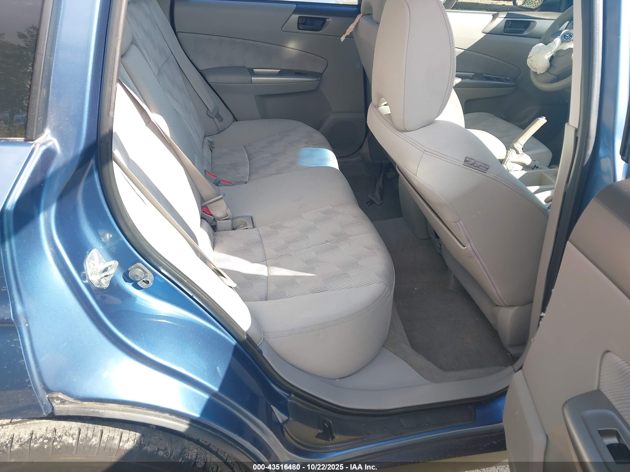 SUBARU FORESTER image 8