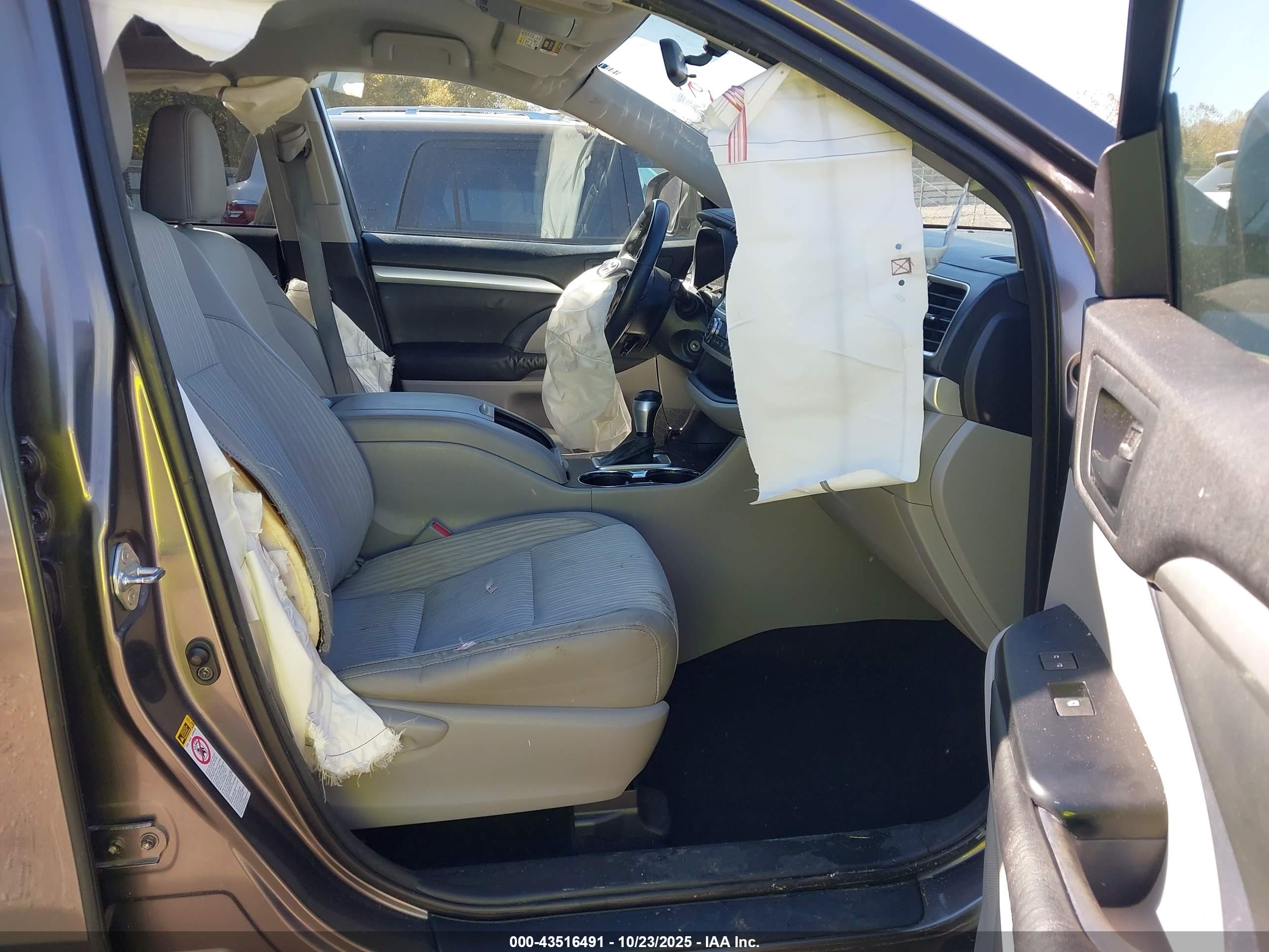 TOYOTA HIGHLANDER image 5