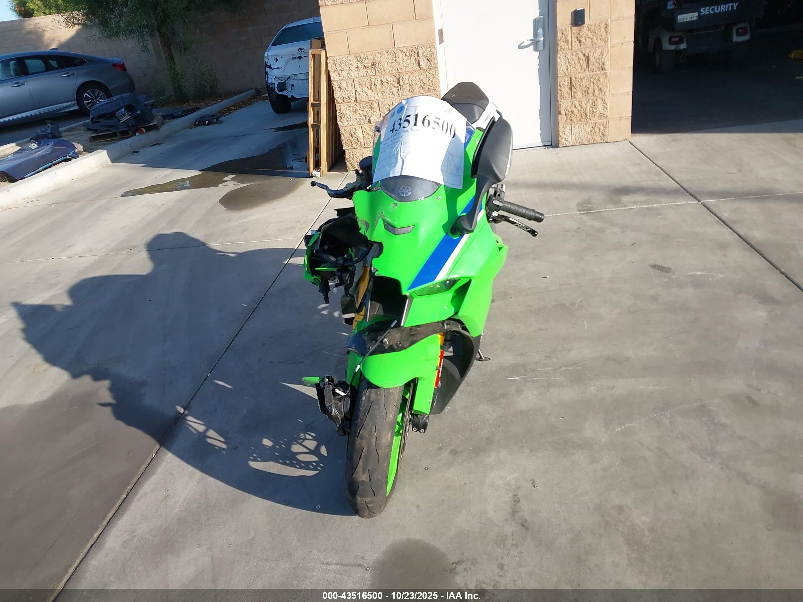 KAWASAKI ZX1002 image 5