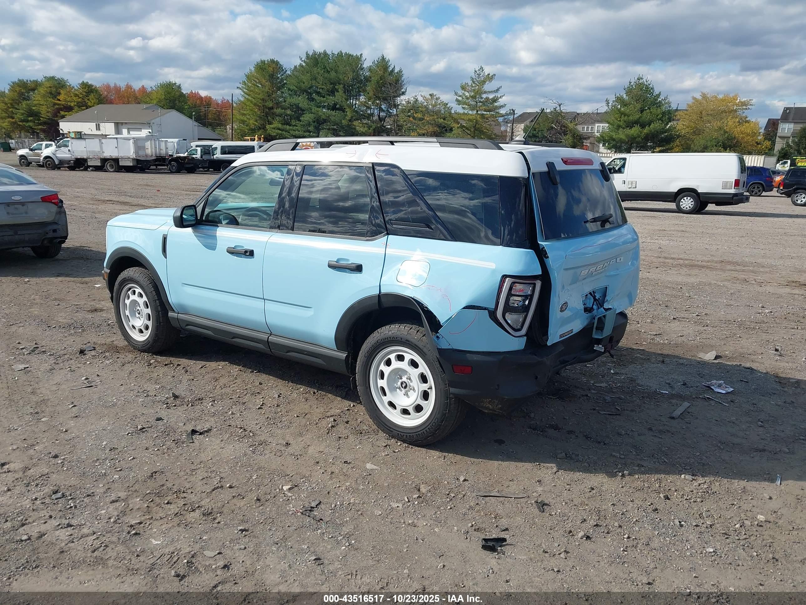 FORD BRONCO image 3
