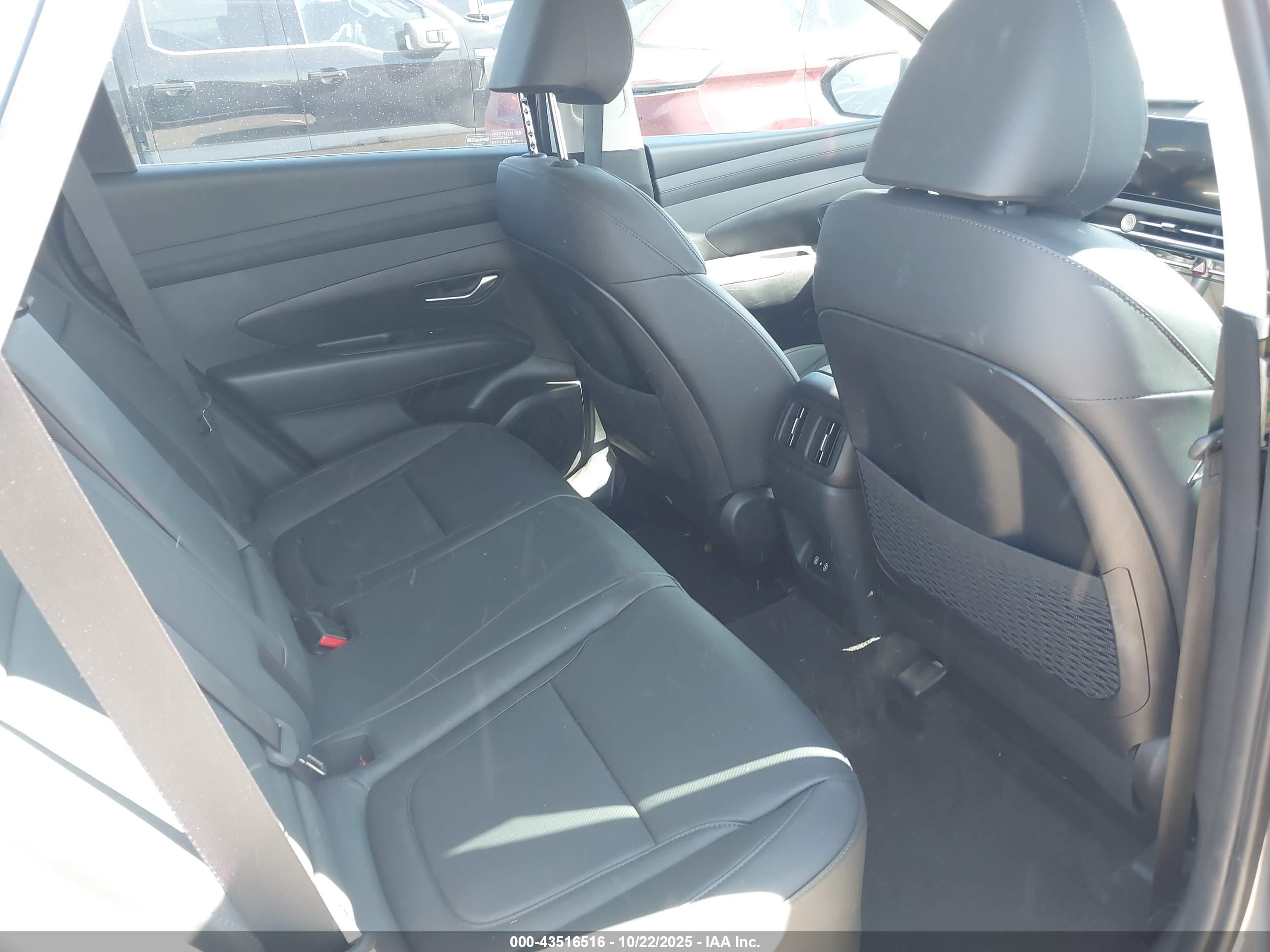 HYUNDAI TUCSON image 8