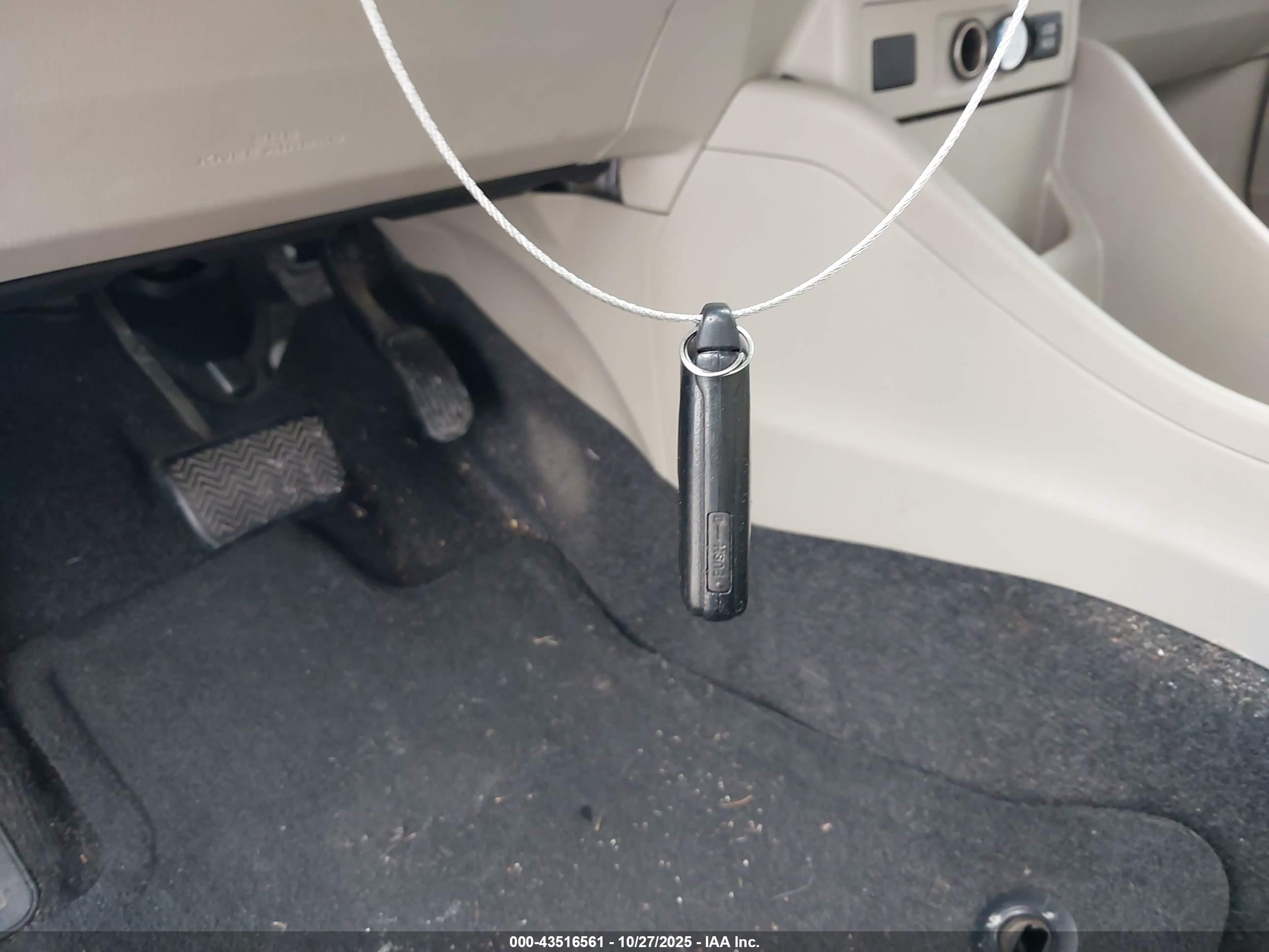 TOYOTA PRIUS image 11