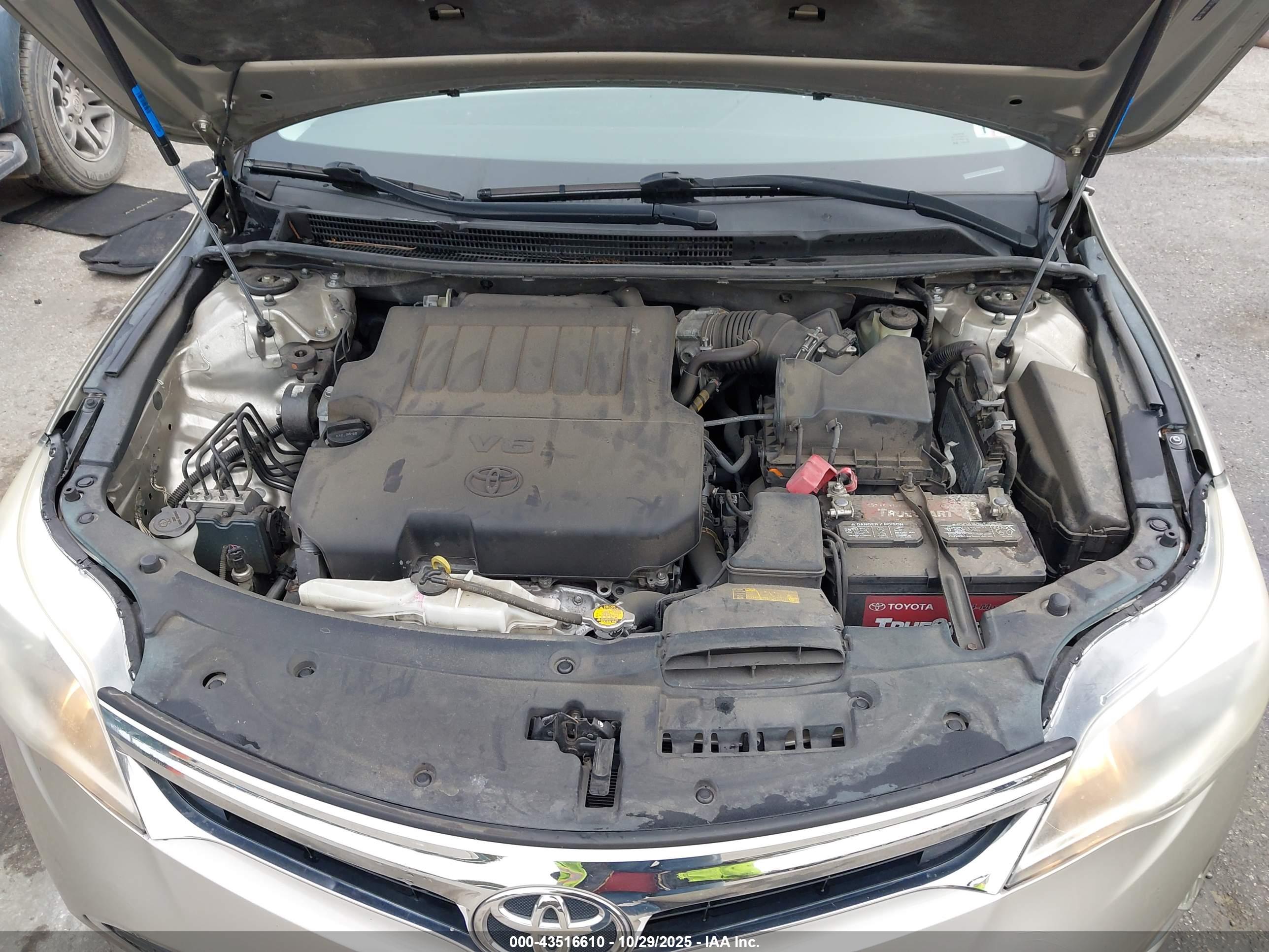 TOYOTA AVALON image 10