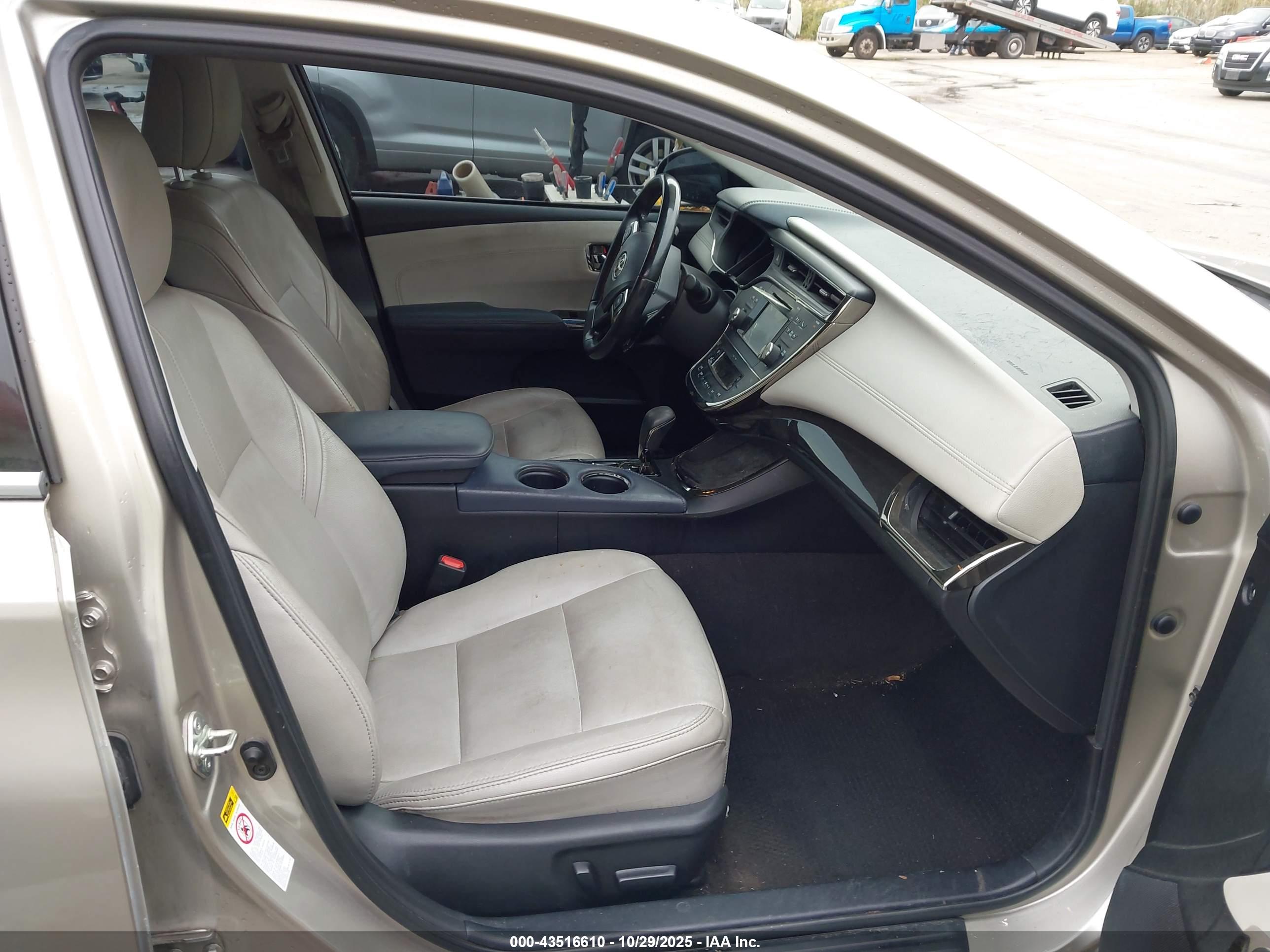 TOYOTA AVALON image 5