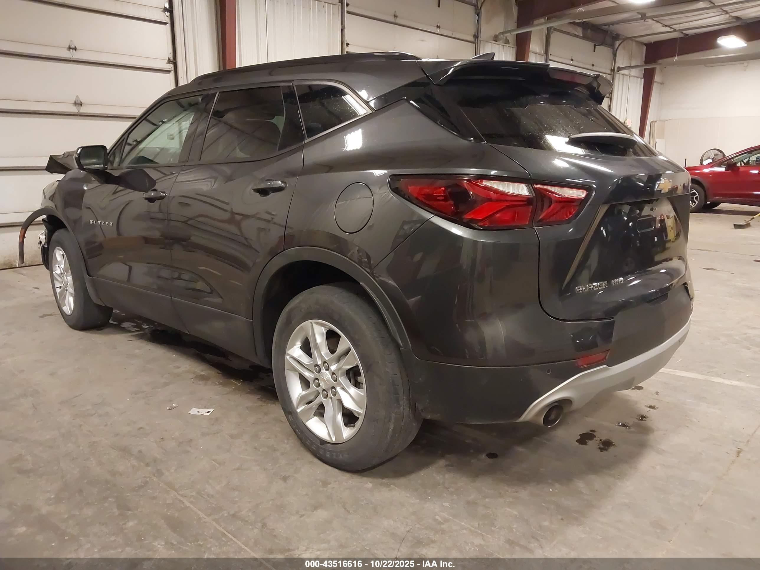 CHEVROLET BLAZER image 3